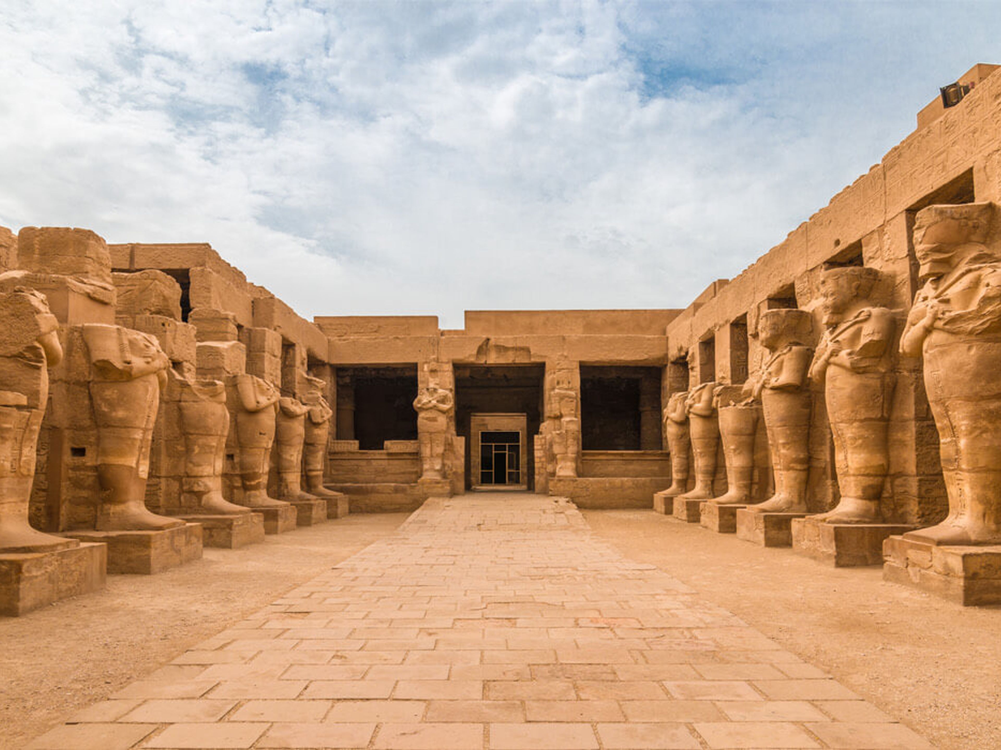 AUSFLUG "LICHT UND TON SHOW IM TEMPEL VON KARNAK".. null