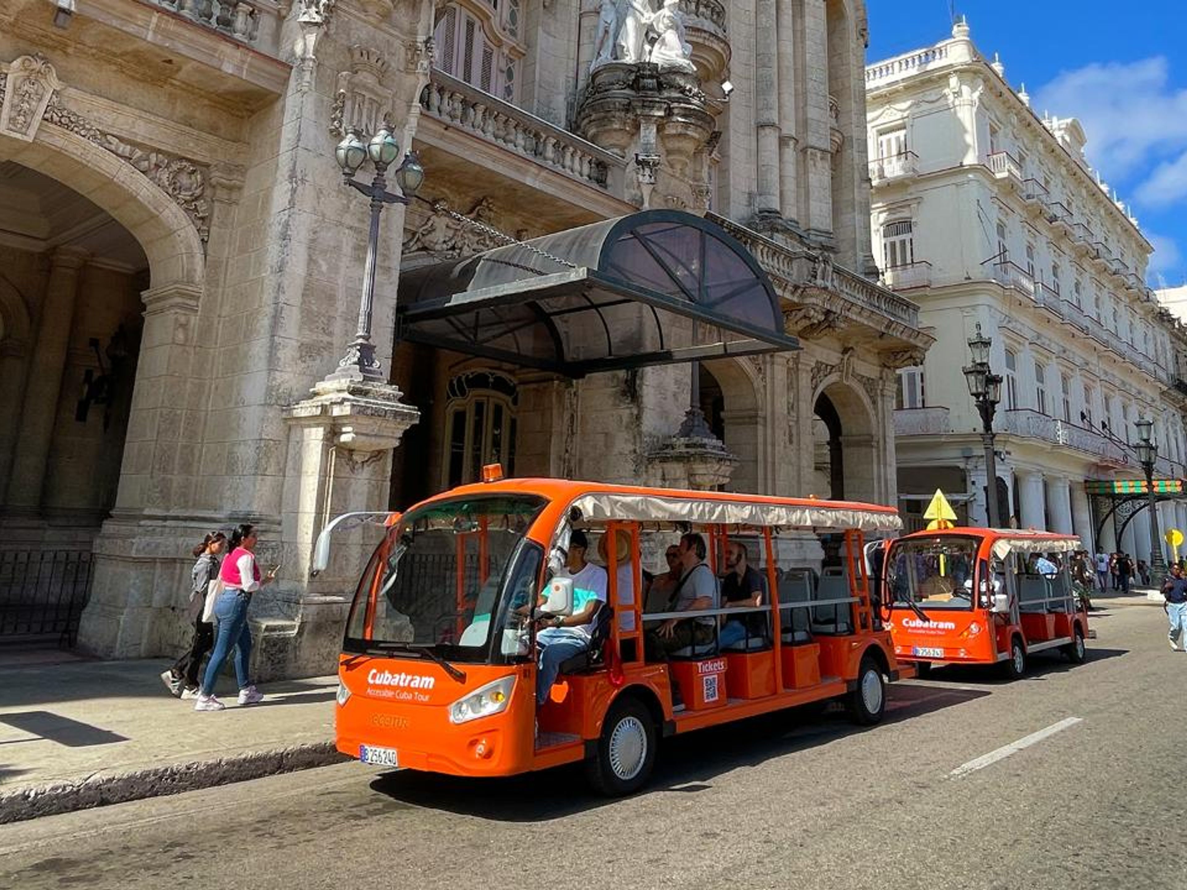 Tour "GIRO DI SCOPERTA CULTURALE DELL'AVANA + PRANZO"