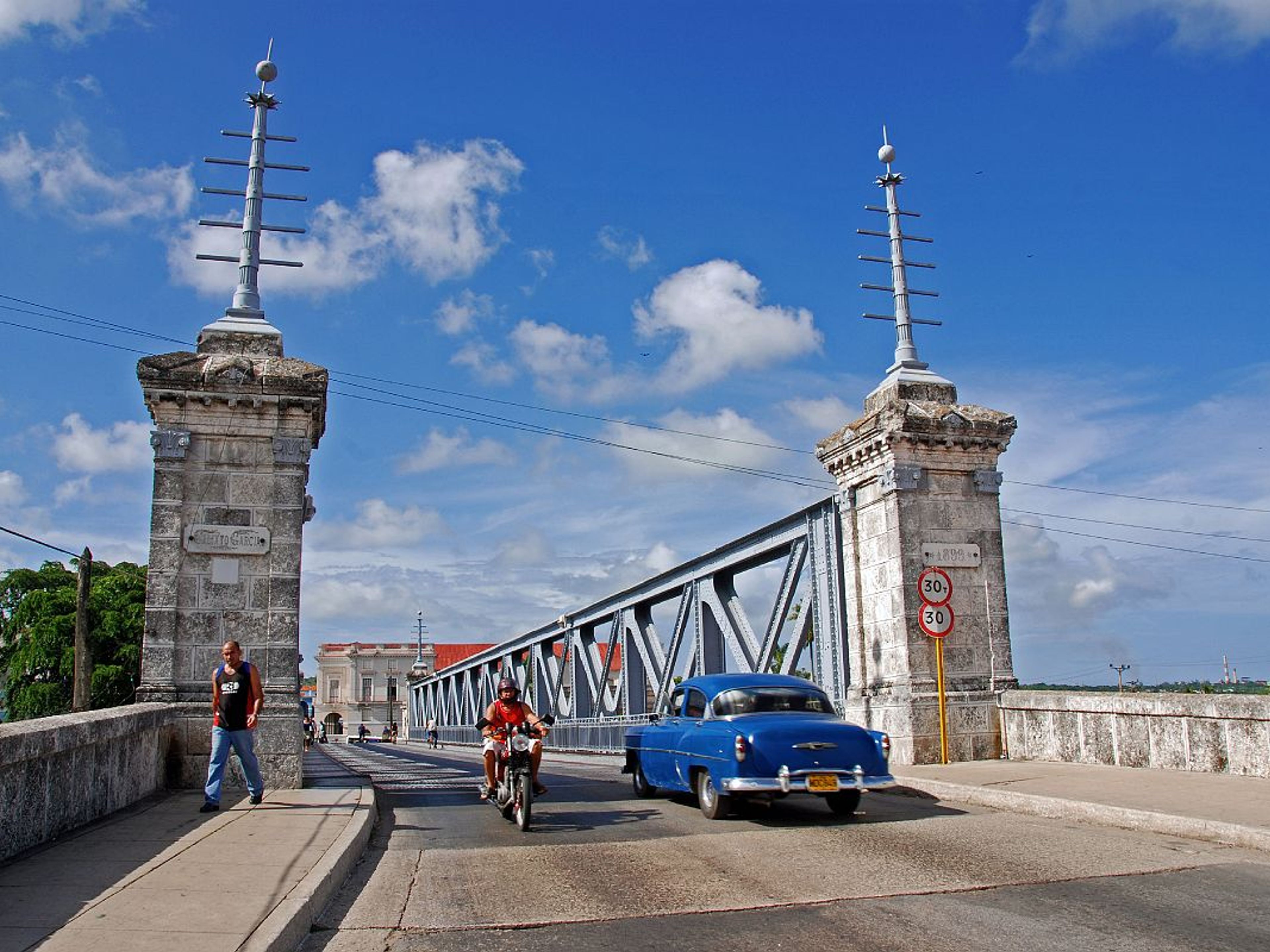 Jeep Safari “4X4 EM VARADERO“. Bridges of the city of Matanzas, Cuba.