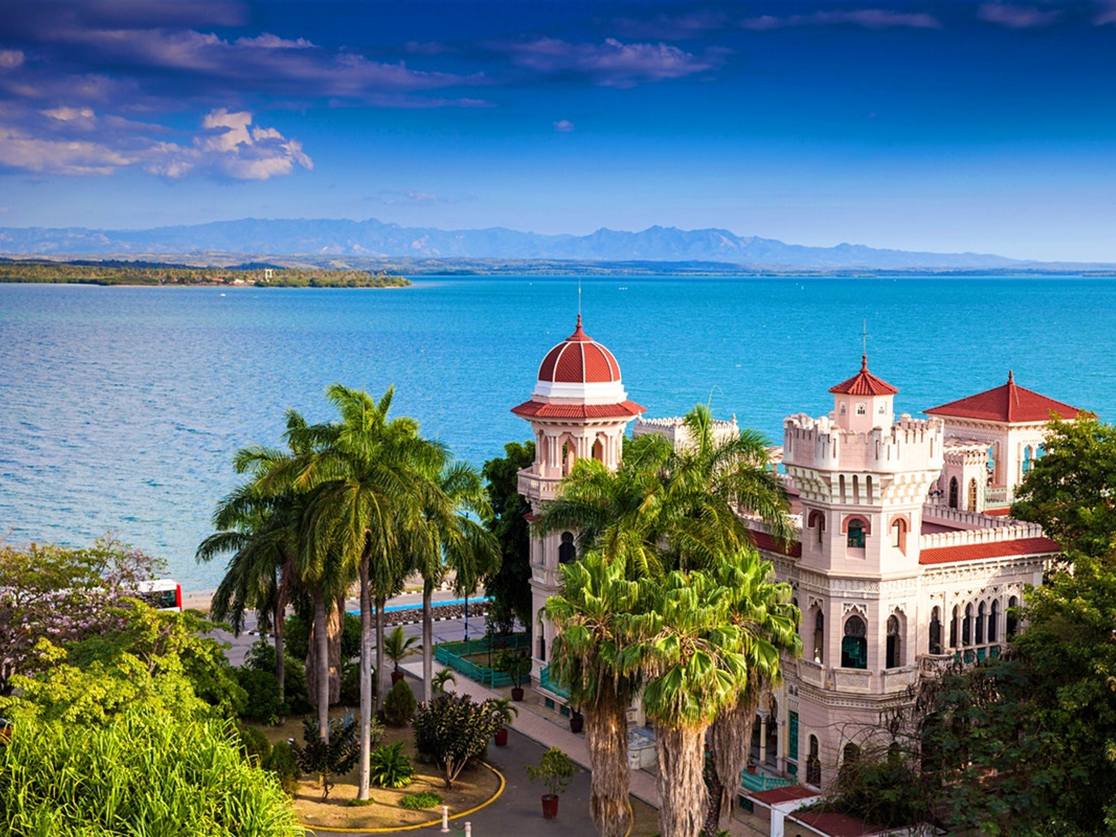 Excursão "TRÊS CIDADES". Palacio de Valle panoramic view, Cienfuegos, Cuba.