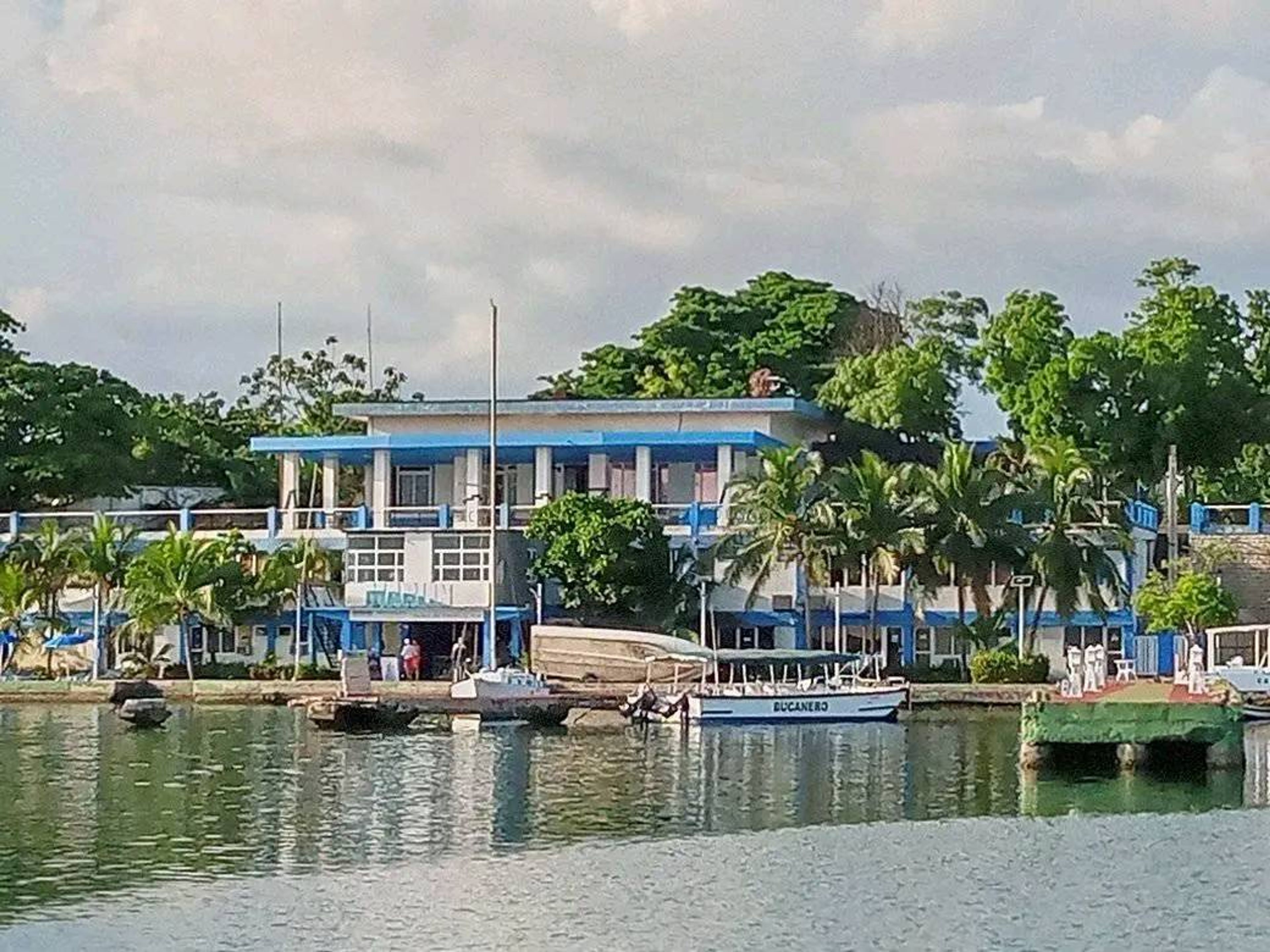 Excursión "TOUR DE SNORKEL  AL PECIO CRUCERO ACORAZADO ALMIRANTE OQUENDO". The Santiago de Cuba international marina panoramic view, Santiago de Cuba, Cuba.