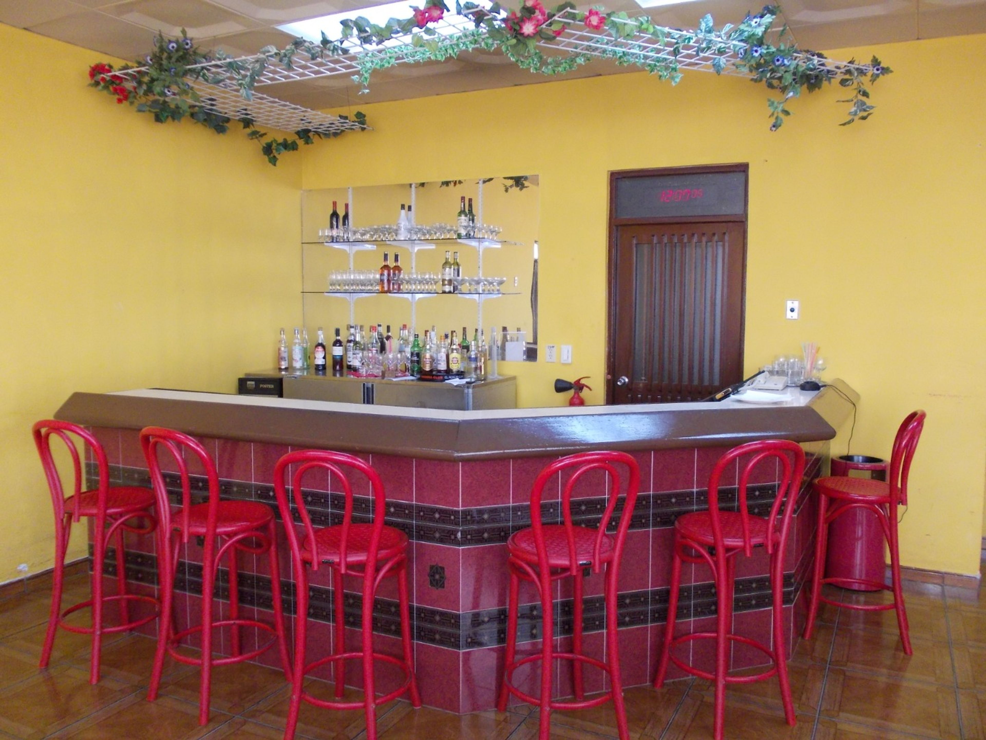 "SERVICE DE SALON VIP À L'AÉROPORT INTERNATIONAL IGNACIO AGRAMONTE, CAMAGÜEY". VIP Lounge Service of the Ignacio Agramonte International Airport, Camagüey.
