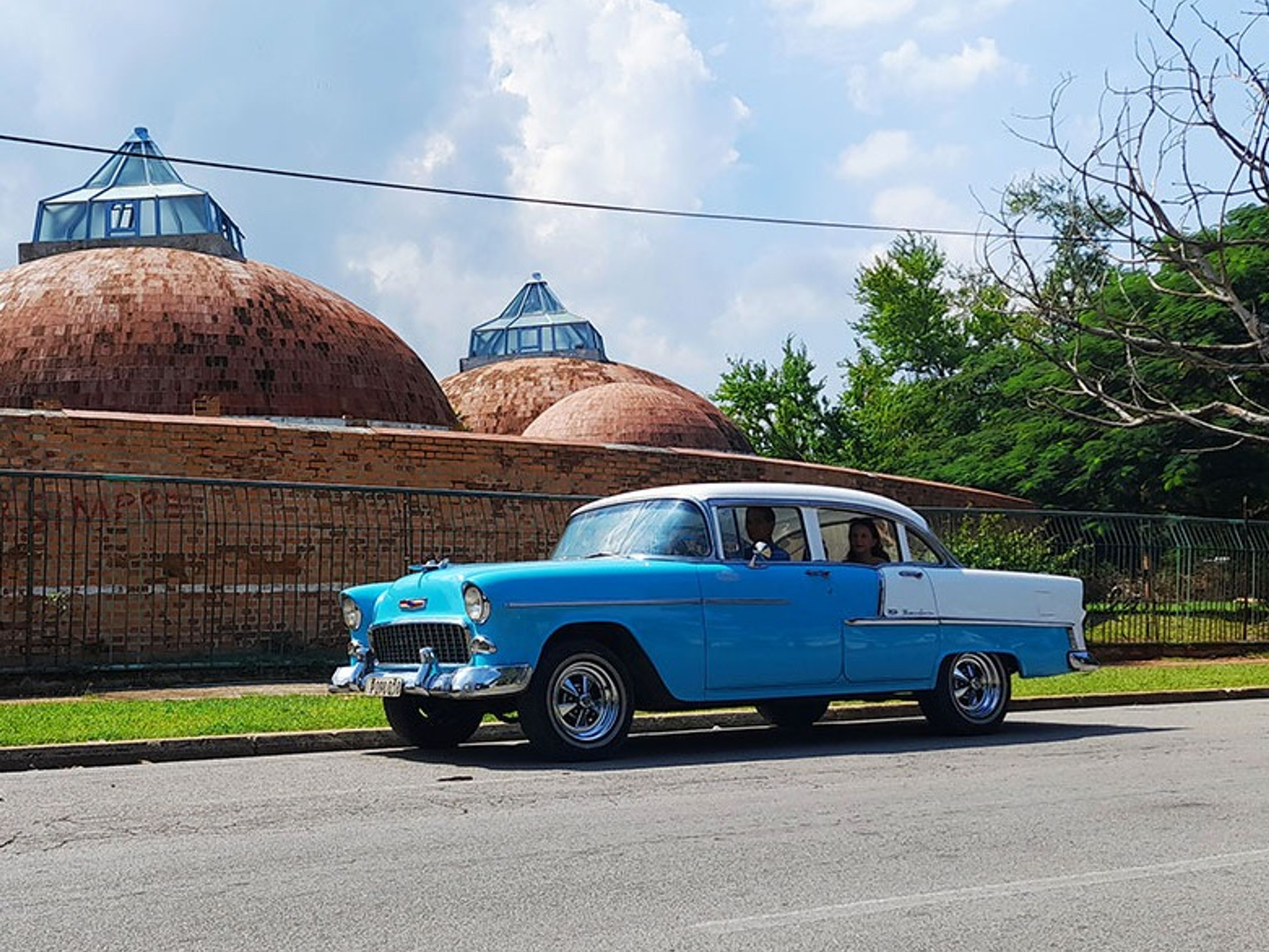 Excursión privada “CIENFUEGOS - TRINIDAD EN AUTOS CLÁSICOS AMERICANOS (TECHO DURO)"