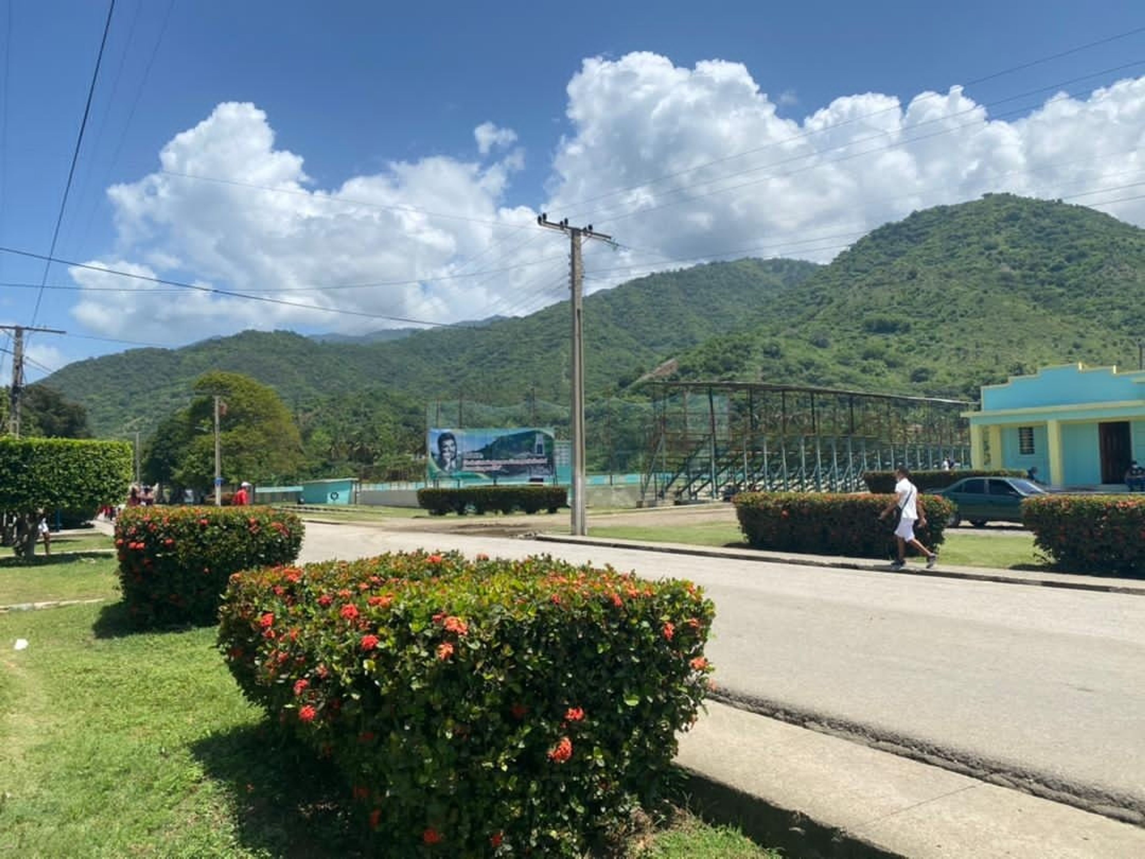 Jeep Safari "DEL CARIBE A LA SIERRA". Uvero, Santiago de Cuba, Cuba.