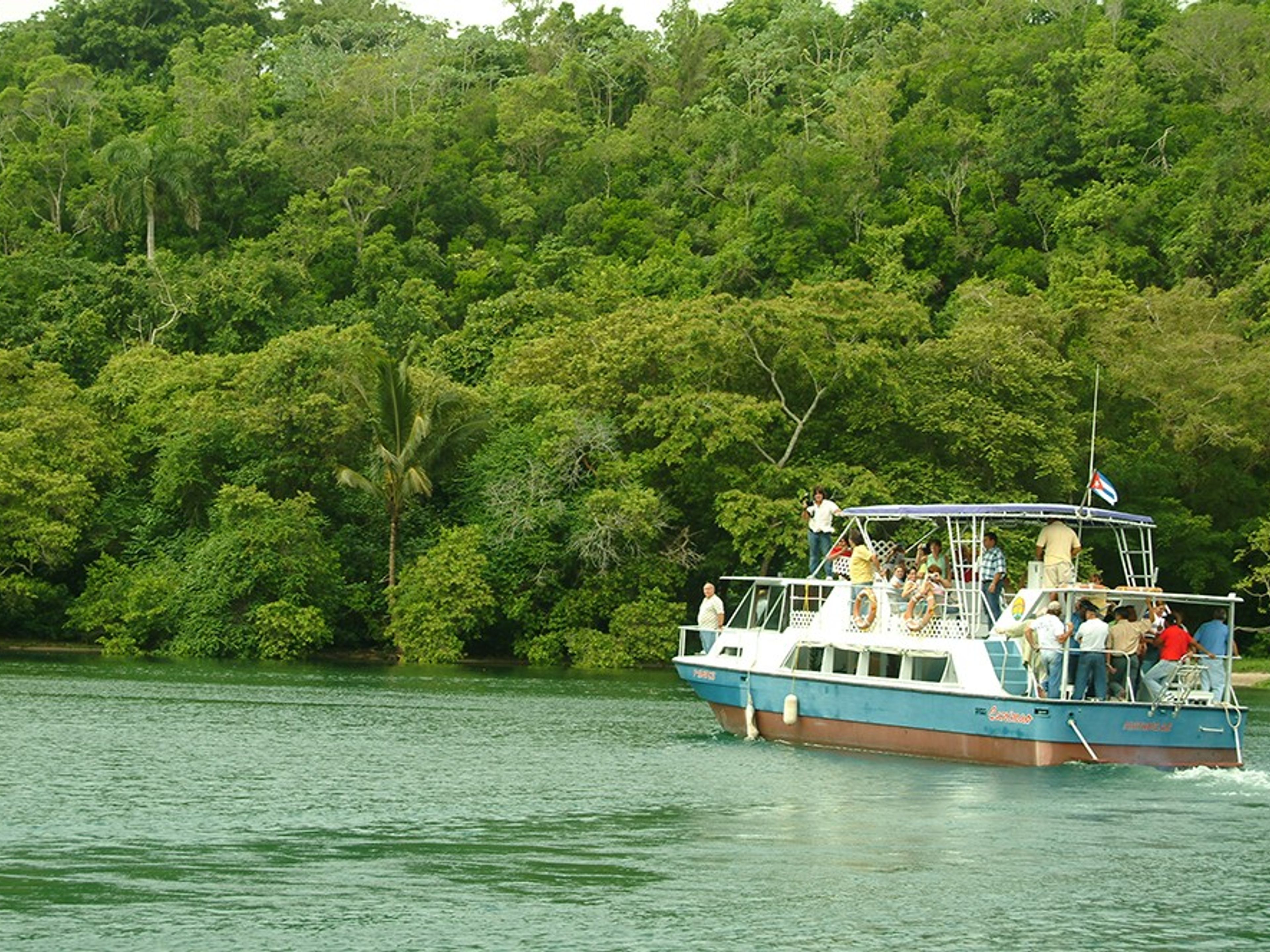 “MATANZAS - YUMURÍ PLUS” Tour. Boat ride through the waters of Canimar River, Matanzas, Cuba.