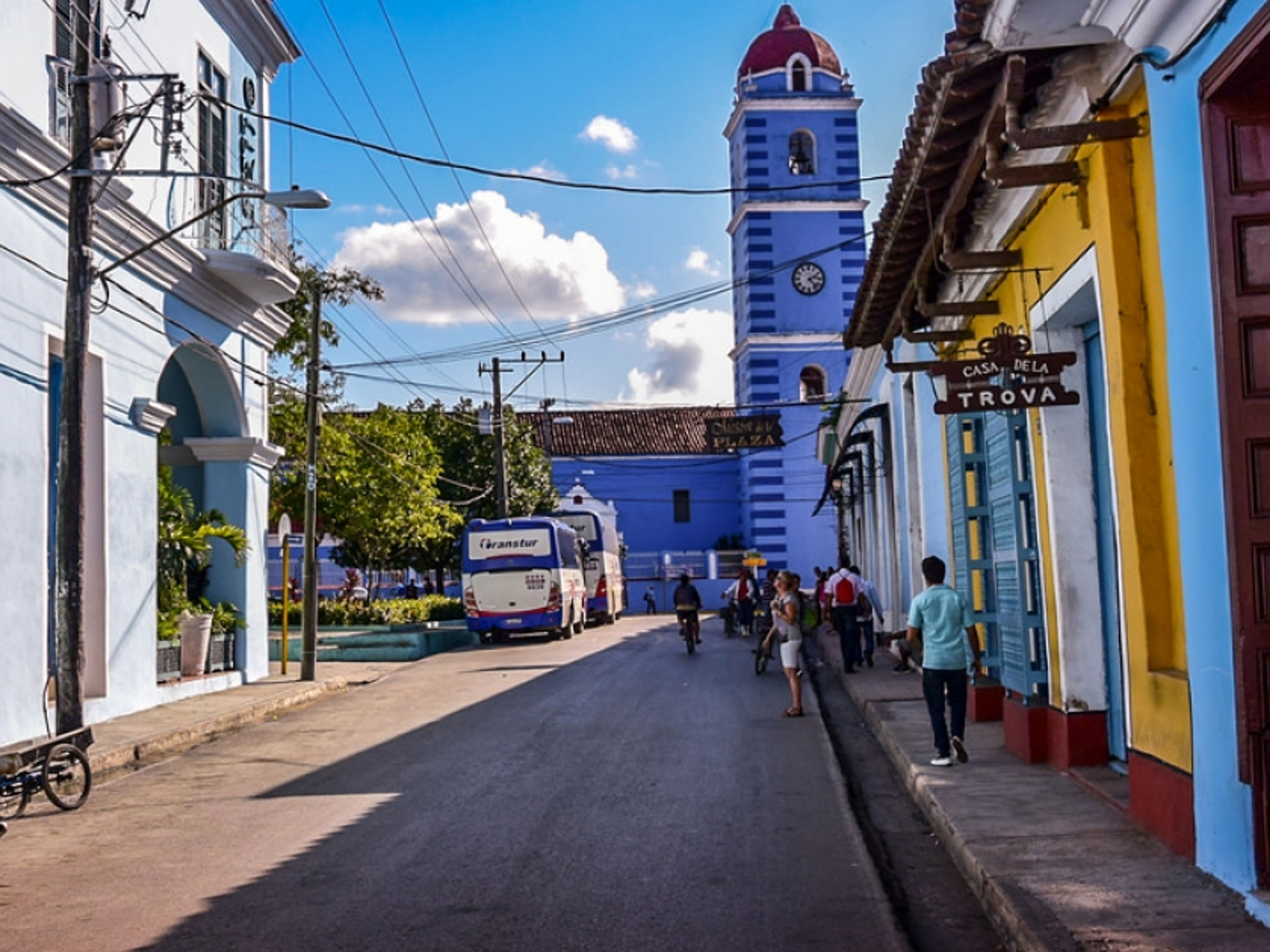 Tour Overnight “Giro a Sancti Spíritus, Santa Clara e Remedios en Auto d'epoca Americane” (2 giorni / 1 notte). Sancti Spíritus city panoramic view, “Ride to Sancti Spíritus, Santa Clara & Remedios in Old Fashion American Classic Cars” Overnight Tour (2 days / 1 night)