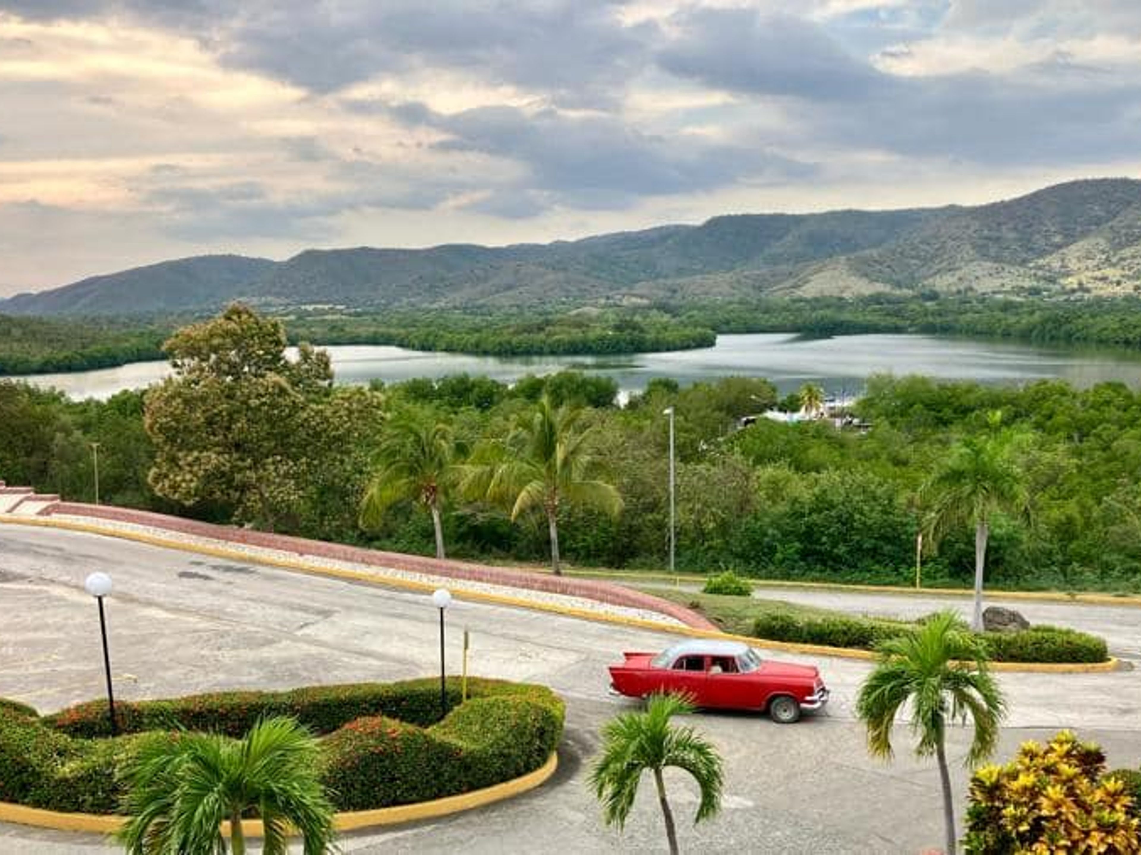 Tour "TRANSFERT PRIVÉ MAREA DEL PORTILLO - AÉROPORT DE HOLGUÍN". "PRIVATE TRANSFER MAREA DEL PORTILLO - HOLGUÍN AIRPORT" Tour