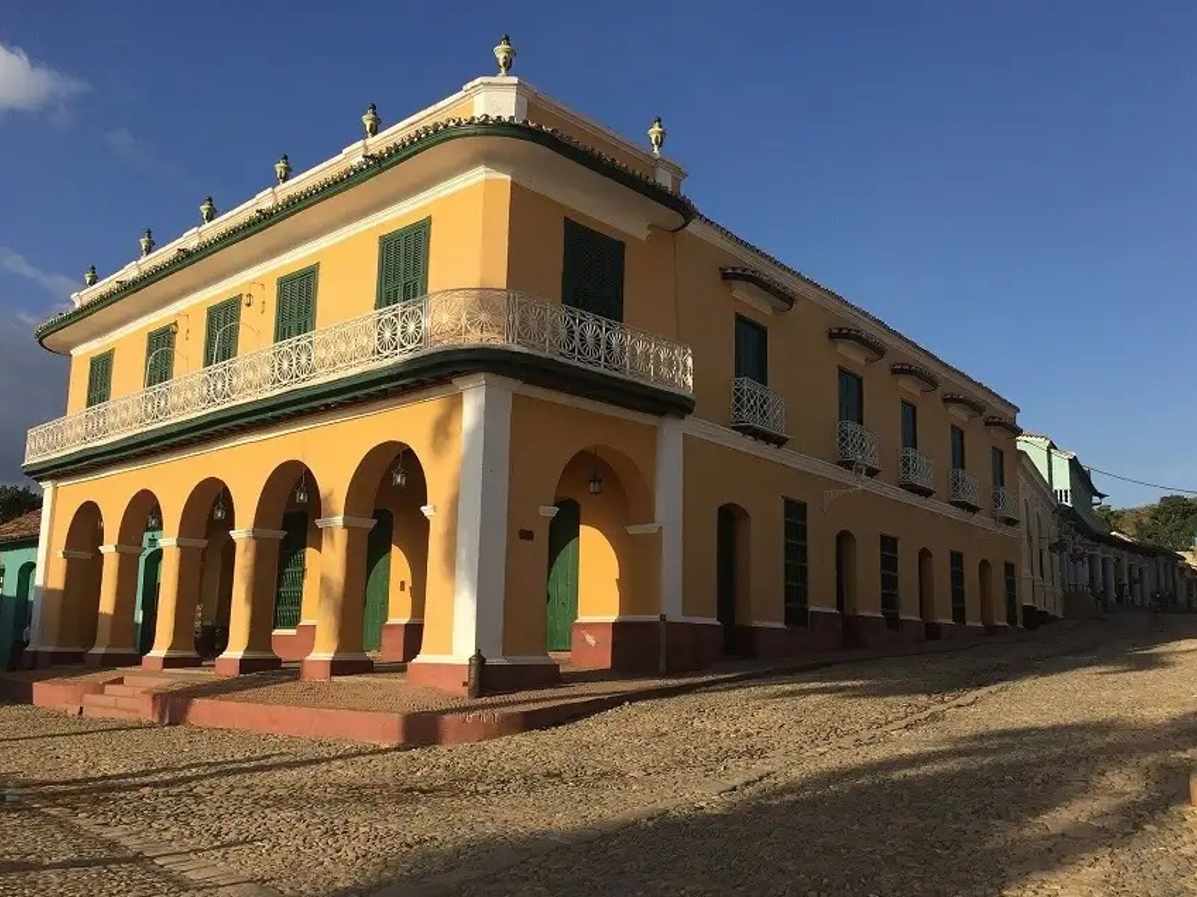 Excursión de Ciclismo “TRINIDAD: VILLA Y NATURALEZA + CASCADA DEL PALMITO”. The Museo Romantico (Palacio Brunet) panoramic view. the first museum opened in Trinidad in 1973.