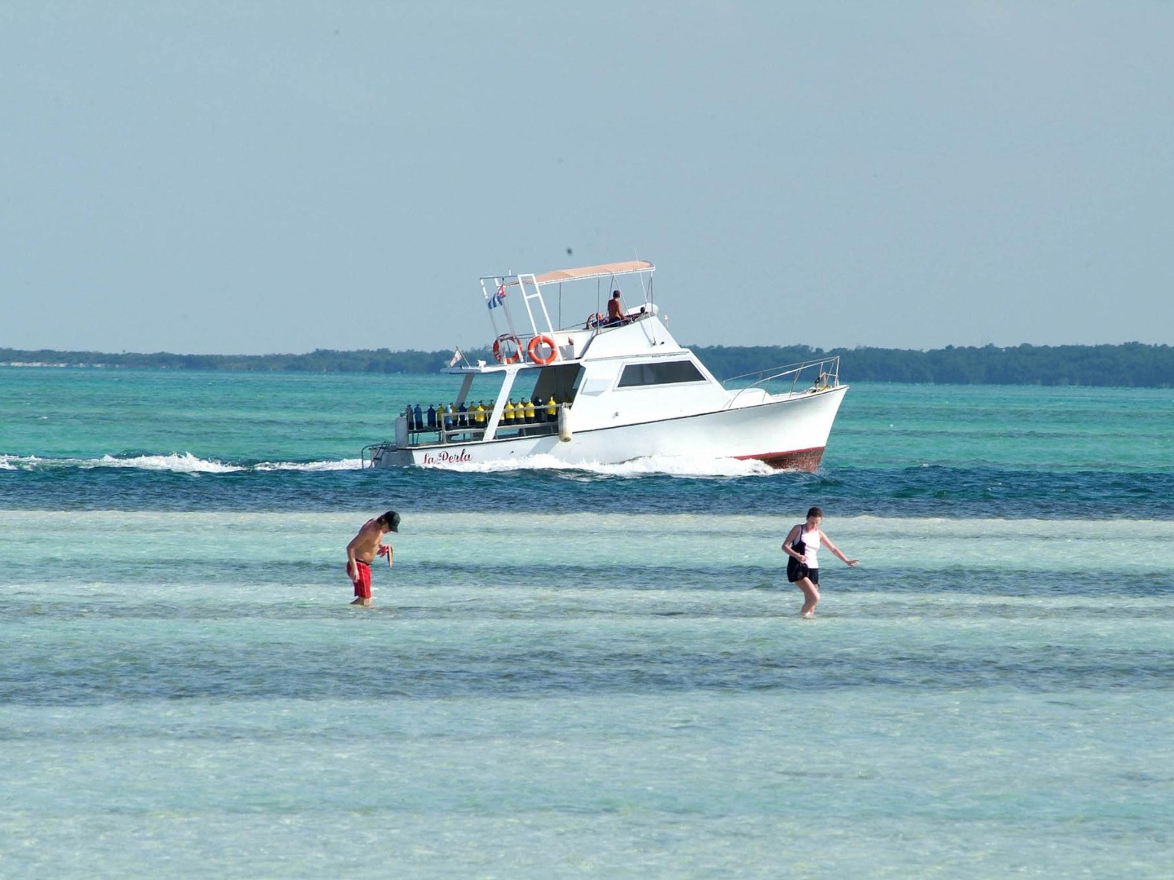 Excursão "MERGULHO SUBMARINO EM JARDINES DEL REY". Diving boat at Jardines del Rey