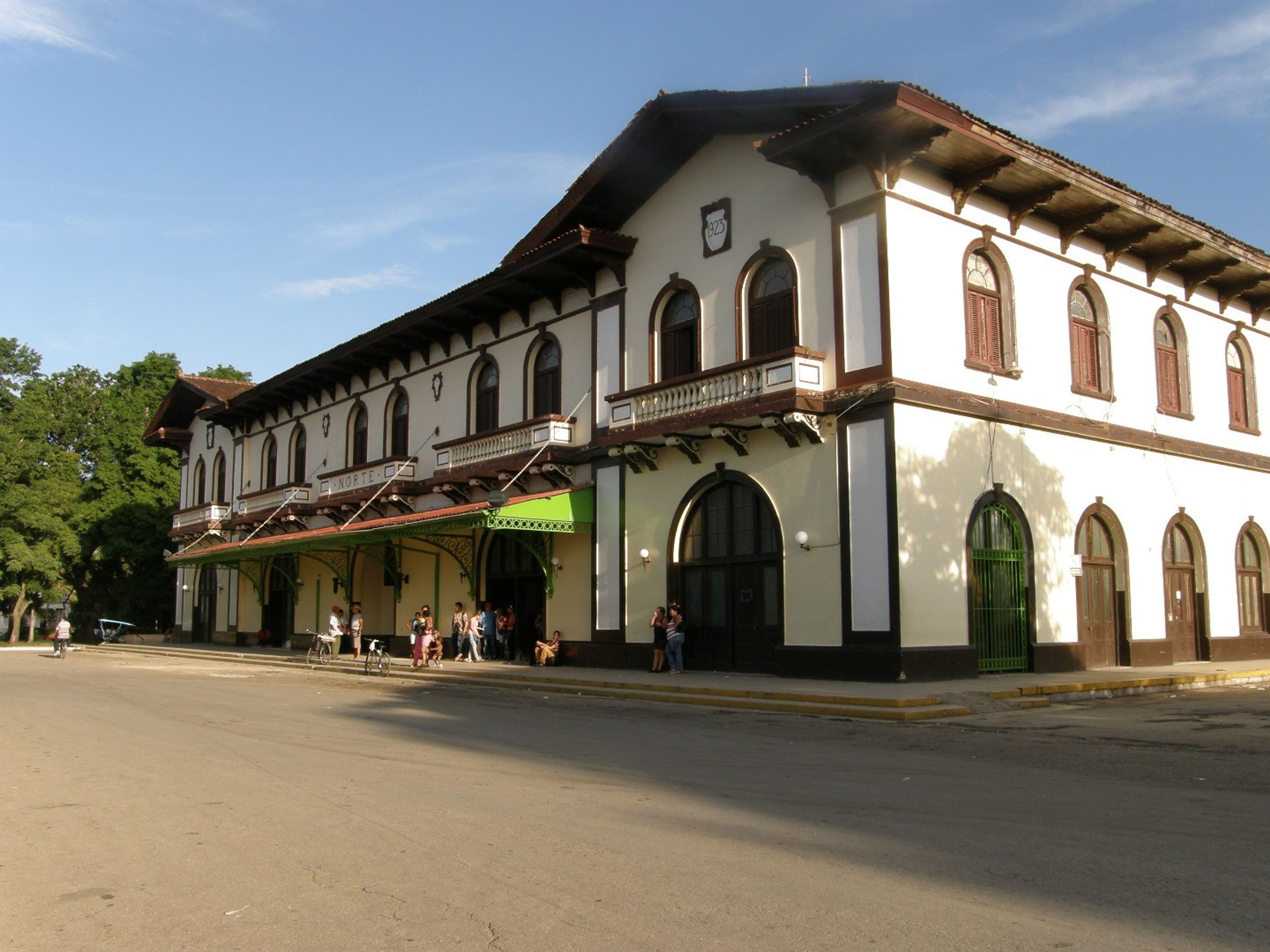 Jeep Safari "MORÓN". Train station panoramic view, Morón city