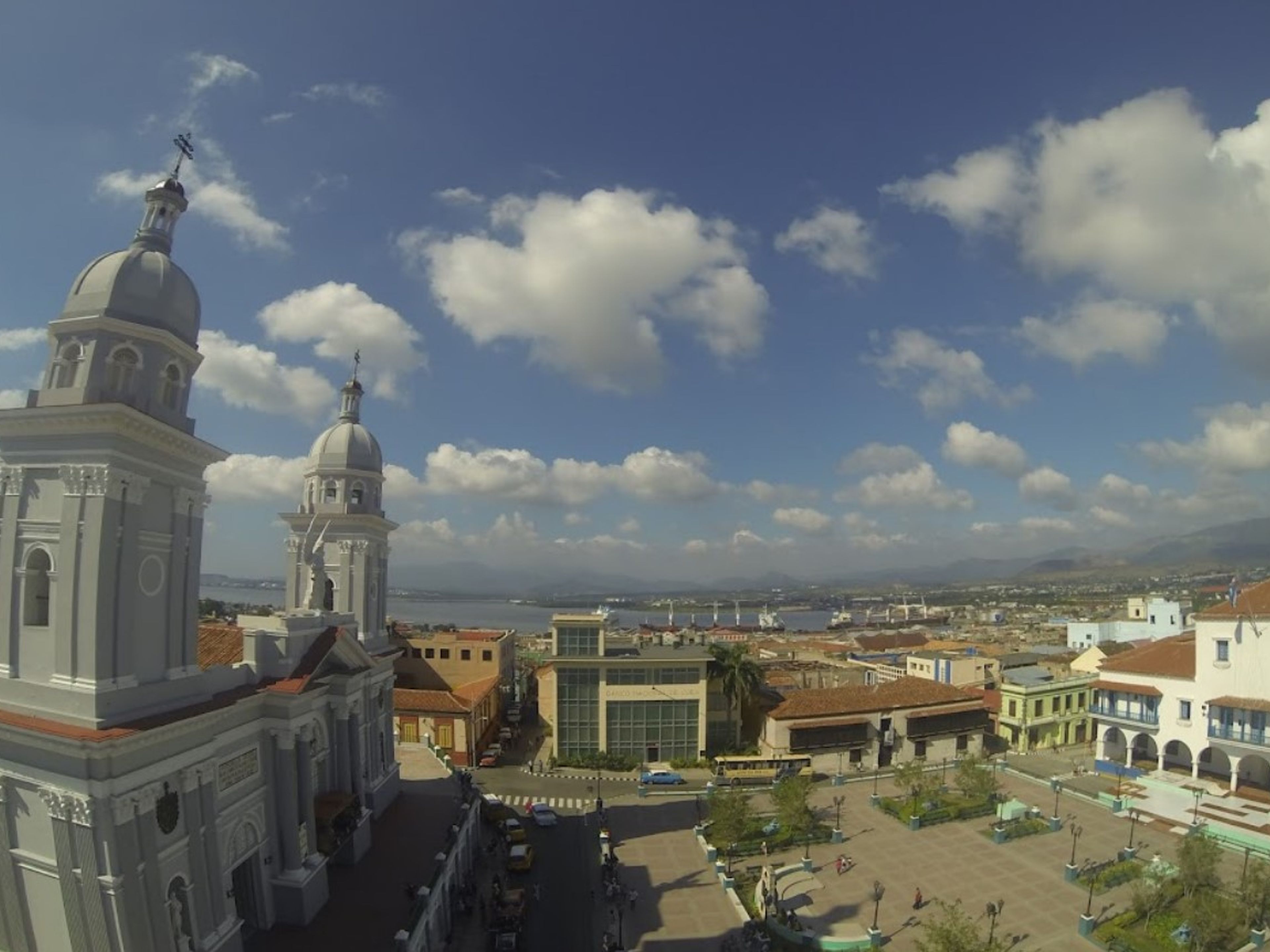 Jeep Safari "SUR SANTIAGO". Cespedes Square, Santiago de Cuba.