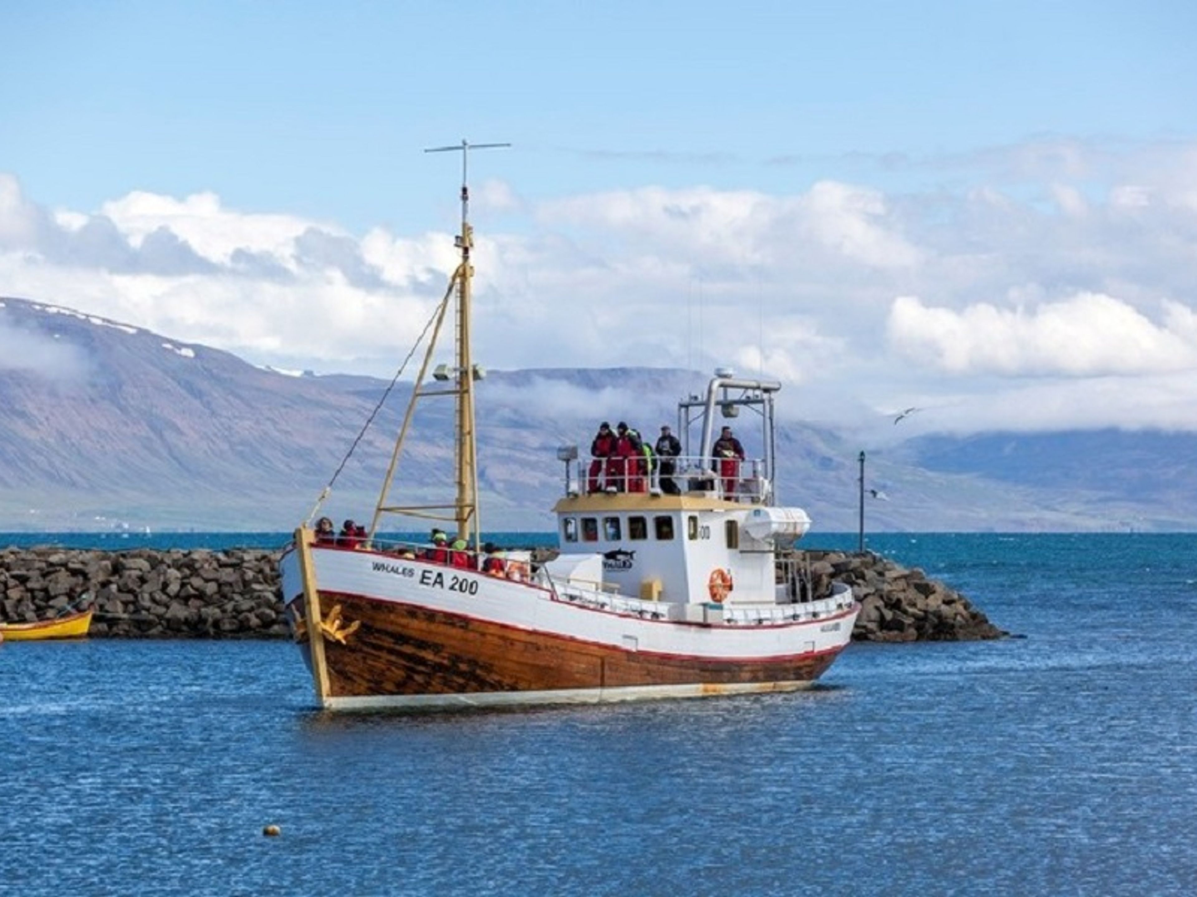 Excursão Privada "CÍRCULO DE PRATA + BANHOS GEOTÉRMICOS KRAUMA". The Hvalfjörður bay, also known as "the whale fjord", Iceland.