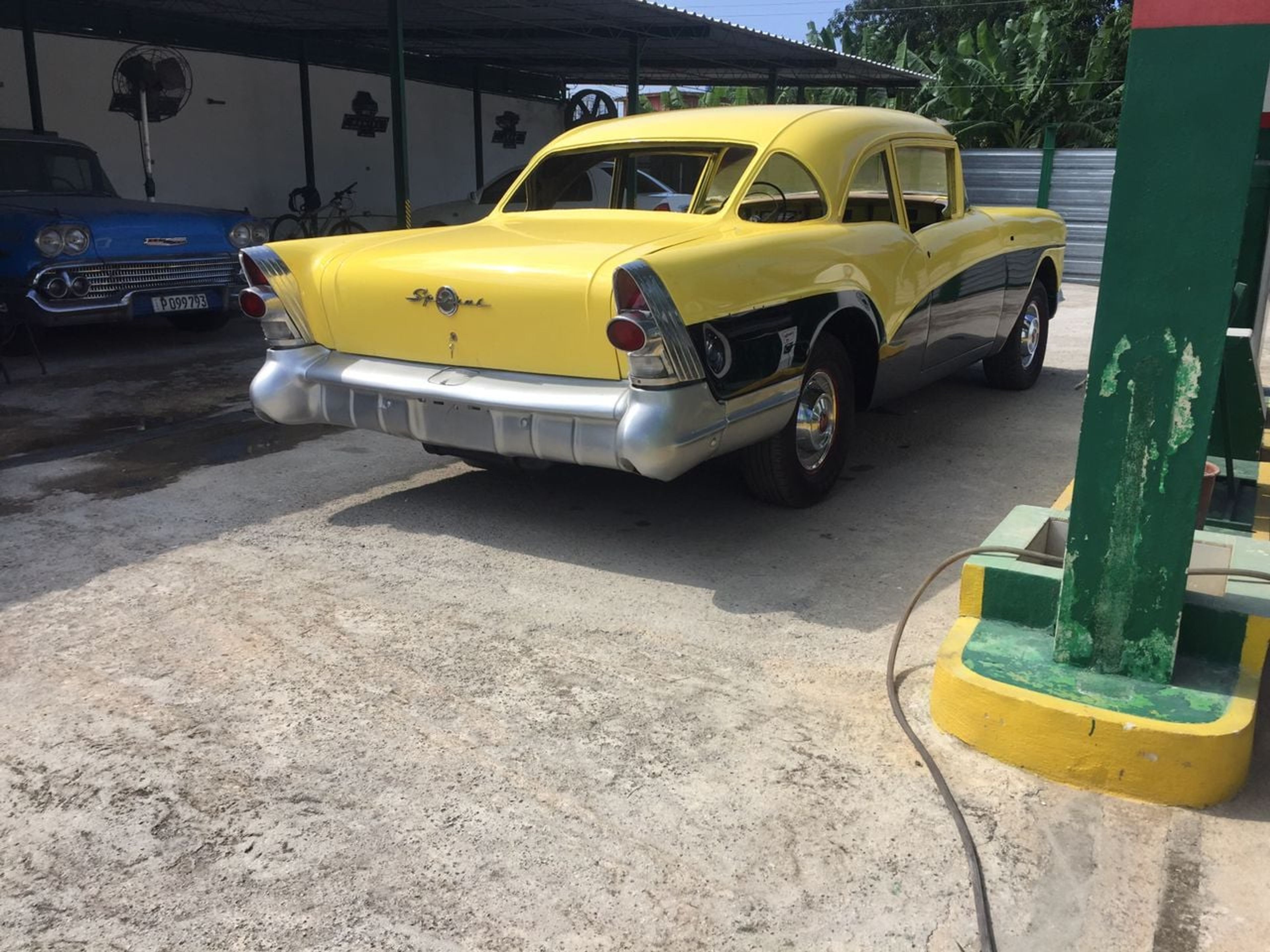 “NOSTALGIE AUF RADERN - AUF DEN STRASSEN HAVANNAS” Tour. NostalgiCar, A Cuban entrepreneur with a fascinating story of passion for American cars in Havana.