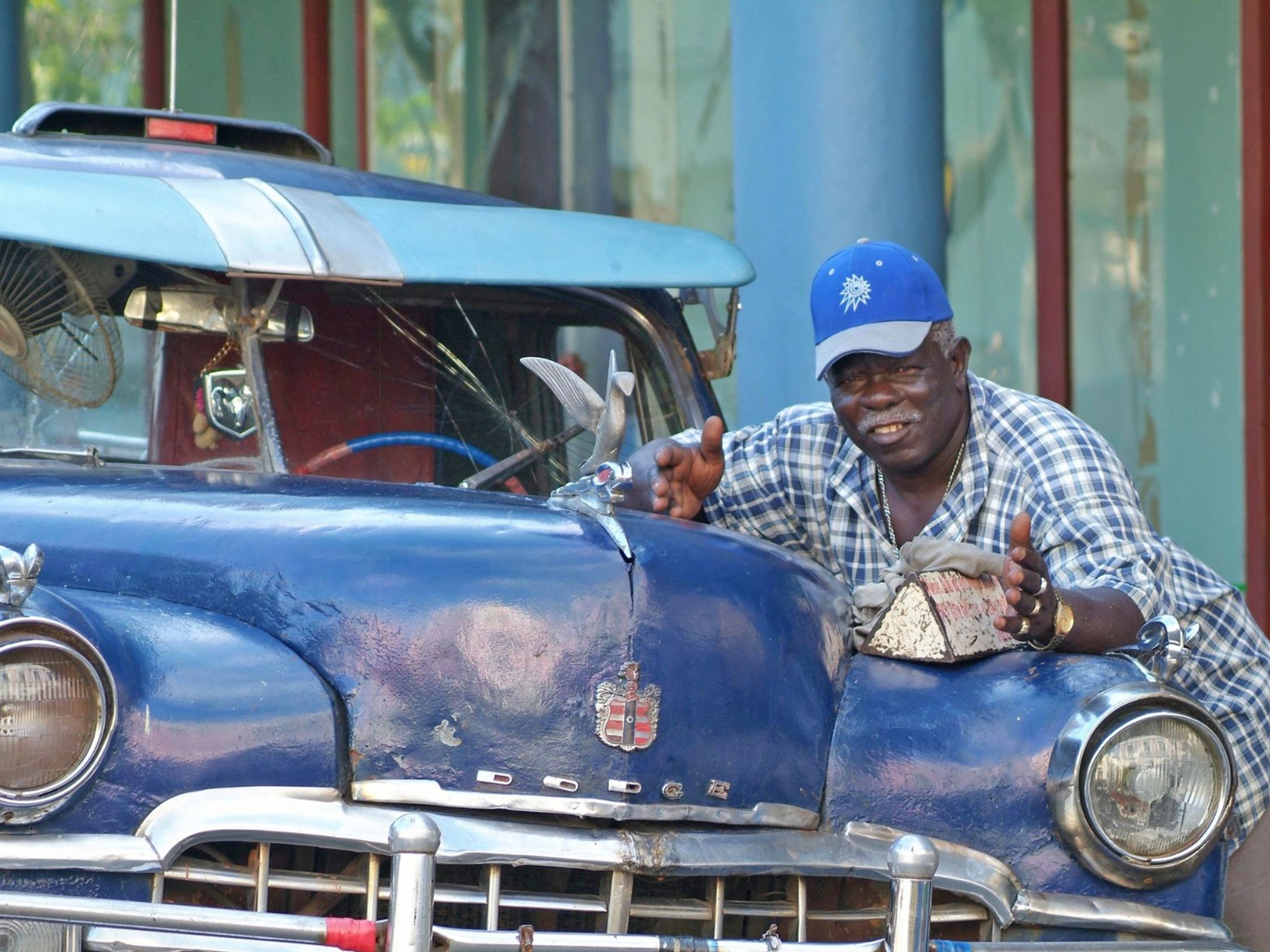 Tour "SANTIAGO DE CUBA CITY TOUR". American classic cars in Santiago de Cuba city