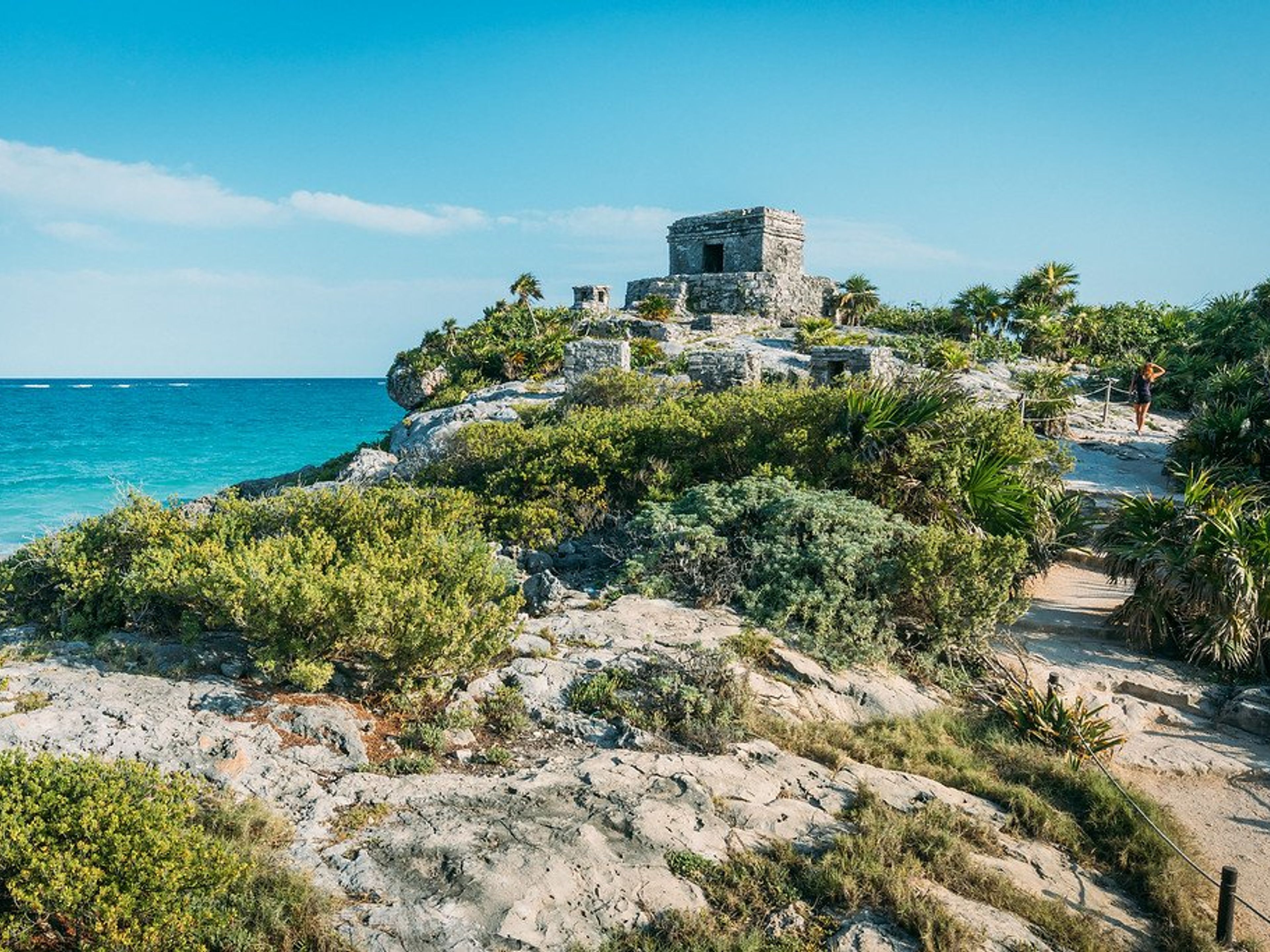 Тур "Тулум Приват". Panoramic view of Pyramid "El Castillo" in Tulum Archaeological Zone. Tulum, Mexico.