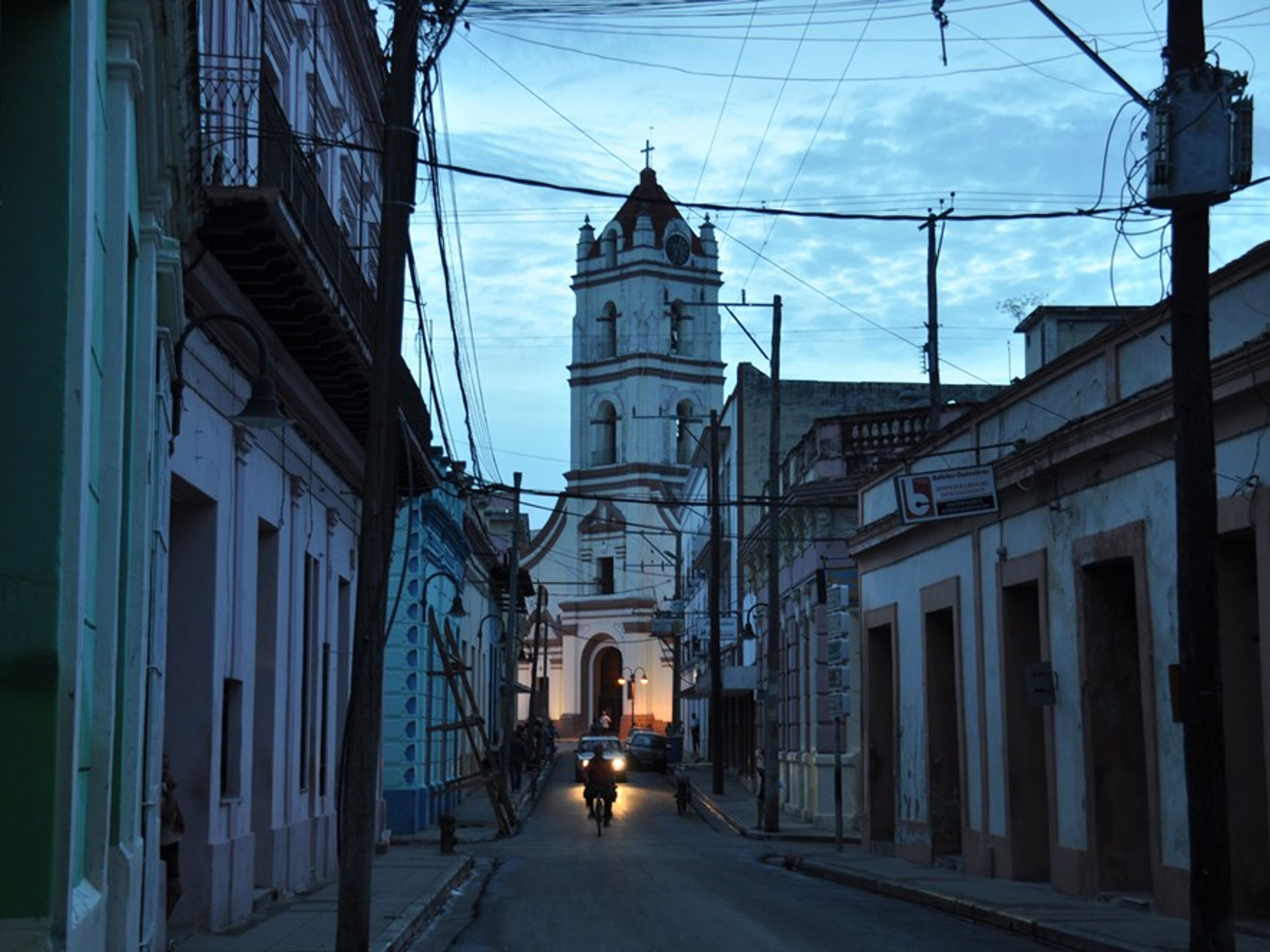 "A Night of Tinajón Tour". Sunset at Camagüey city, A Night of Tinajón tour, Camagüey