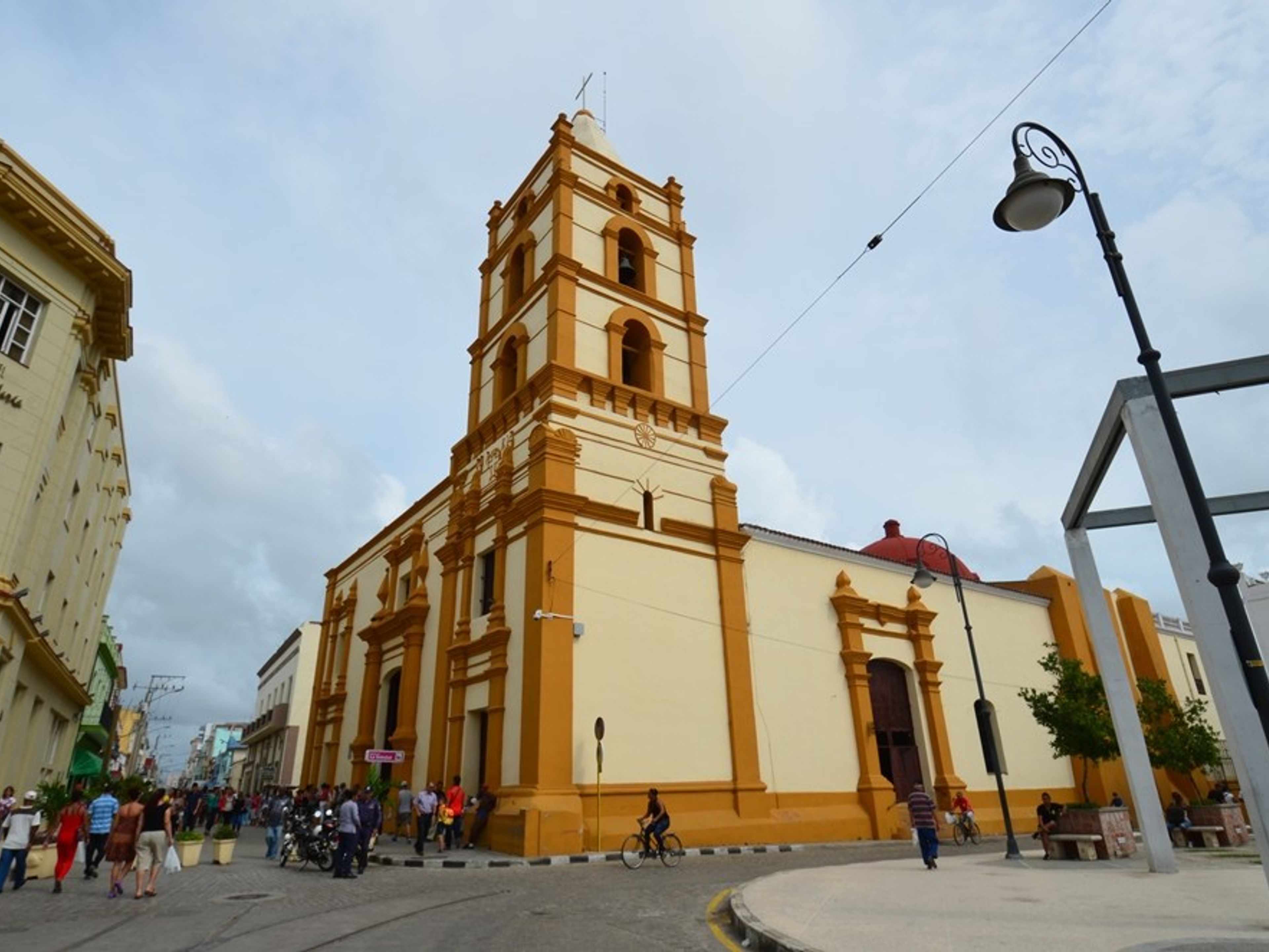 “Museums of Camagüey” Tour. Independencia square, Musseums of Camagüey tour, Camagüey