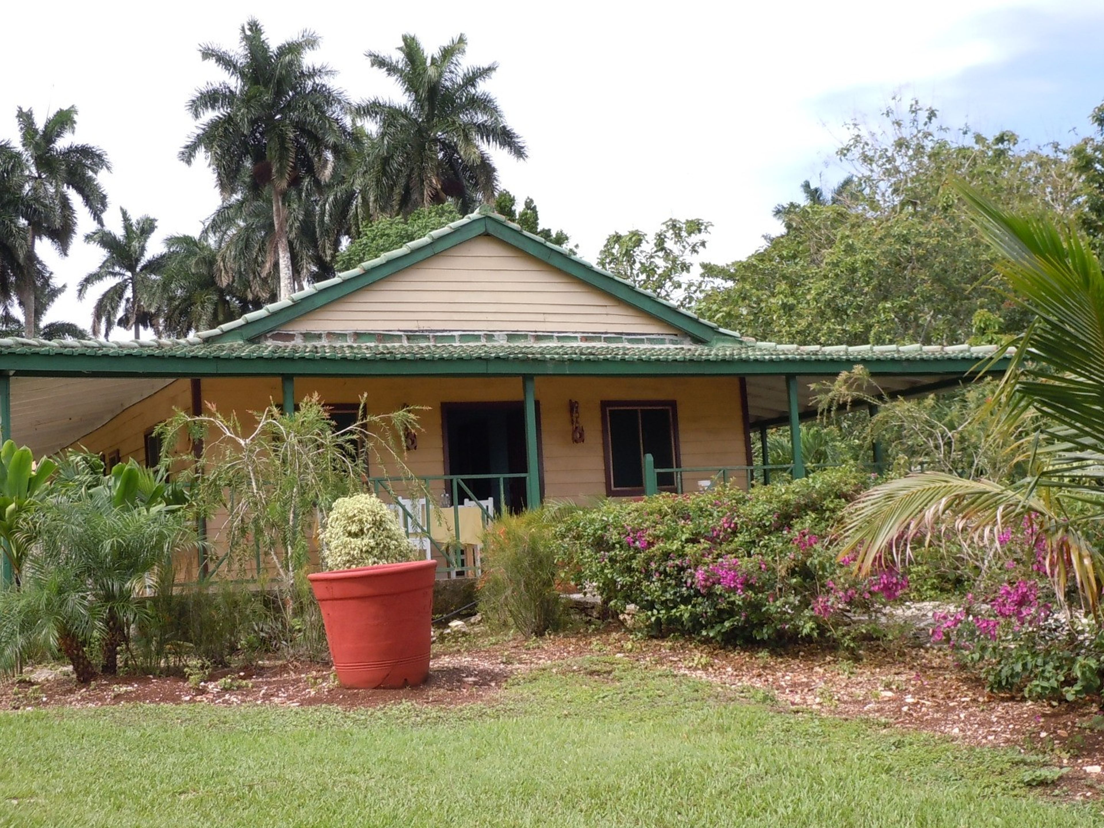 Excursão “JEEP SAFARI”. Typical cuban lunch on the Los Álamos farm,Yaguajay