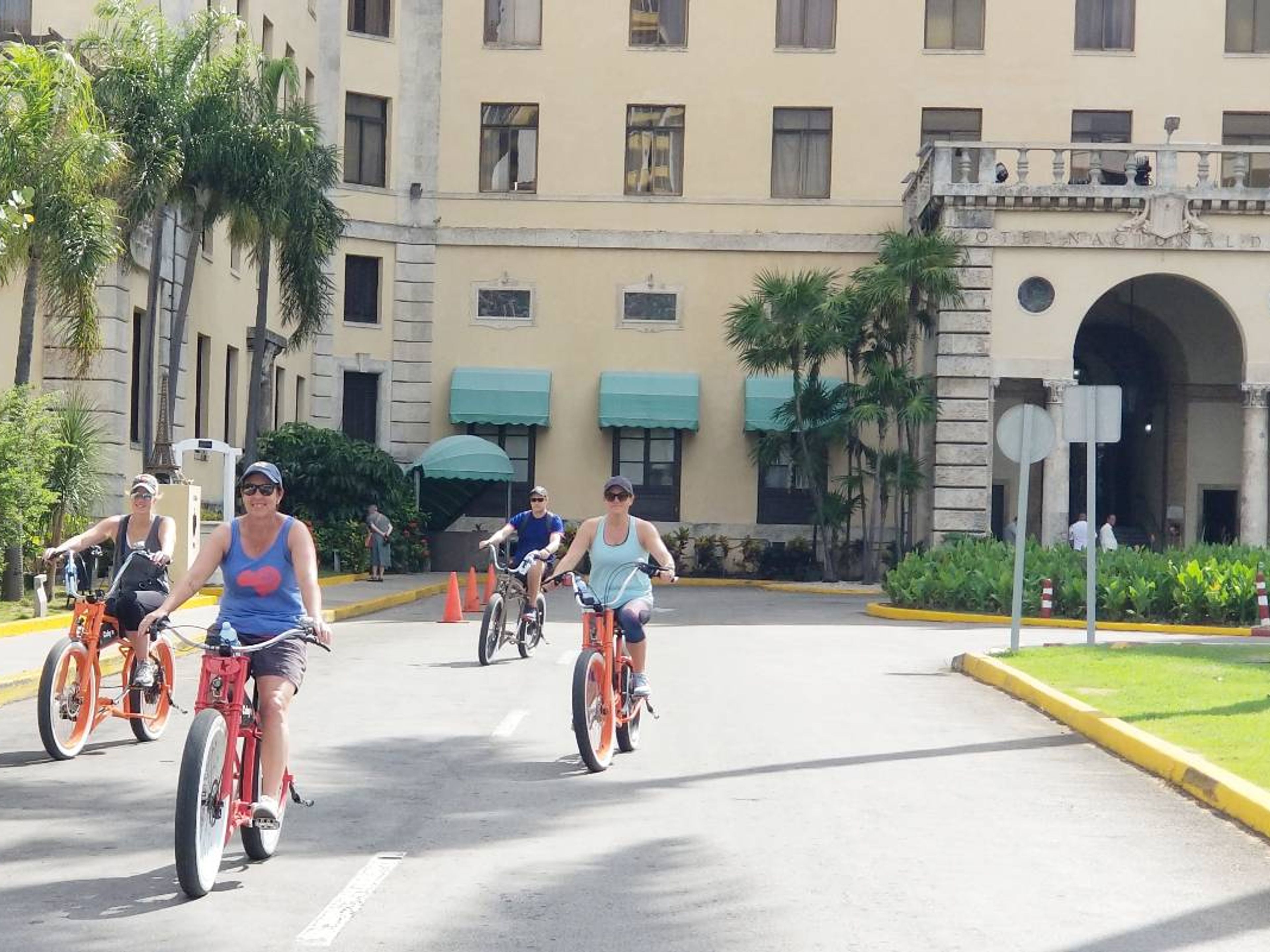 Tour in bicicletta "HAVANA MAFIA". "Havana Crash Trip" Bike Tour