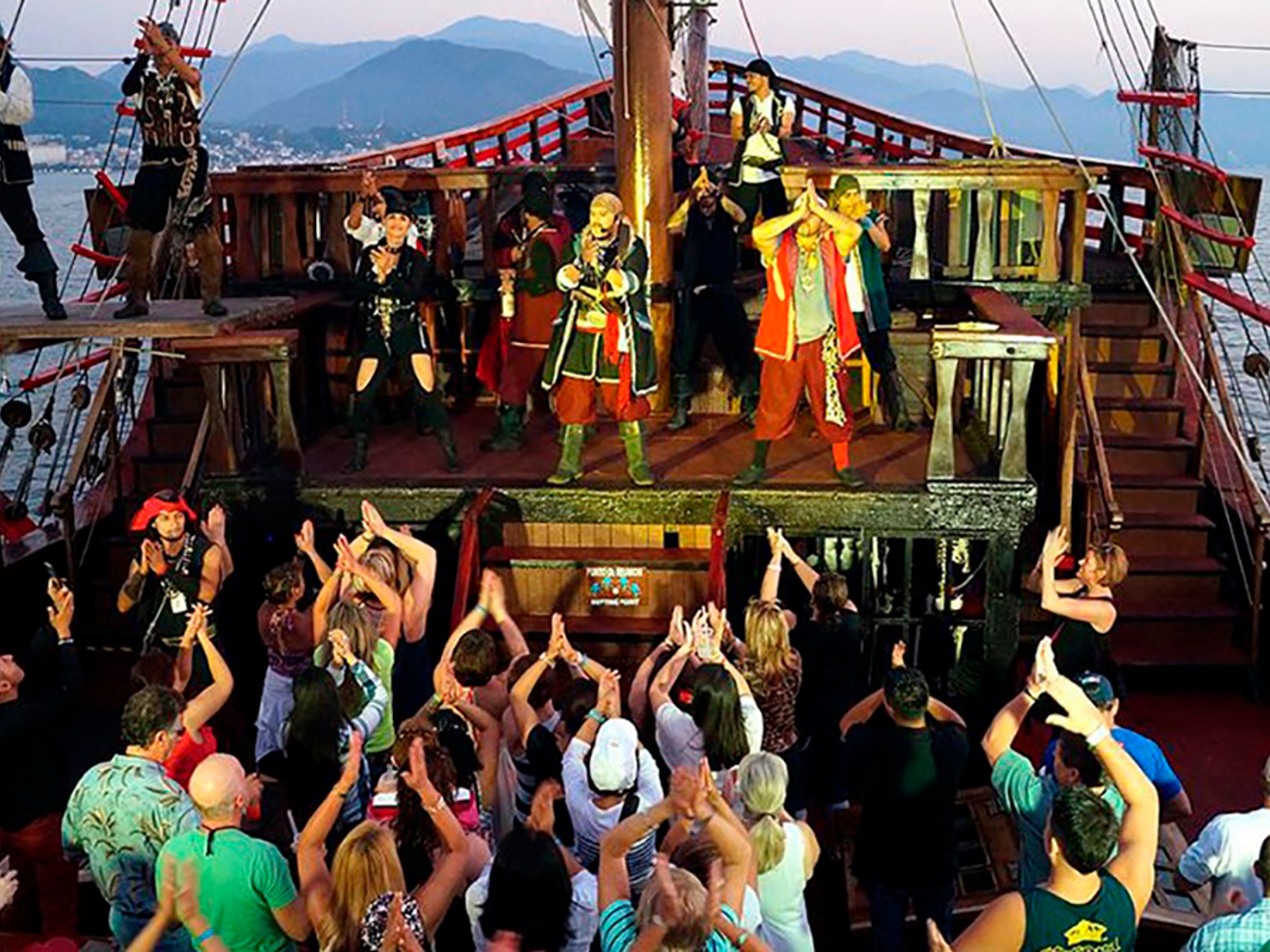 Tour "Capitán Garfio con cena de langosta y filete" Tour. "Captain Hook tour with lobster & steak dinner" Tour Da