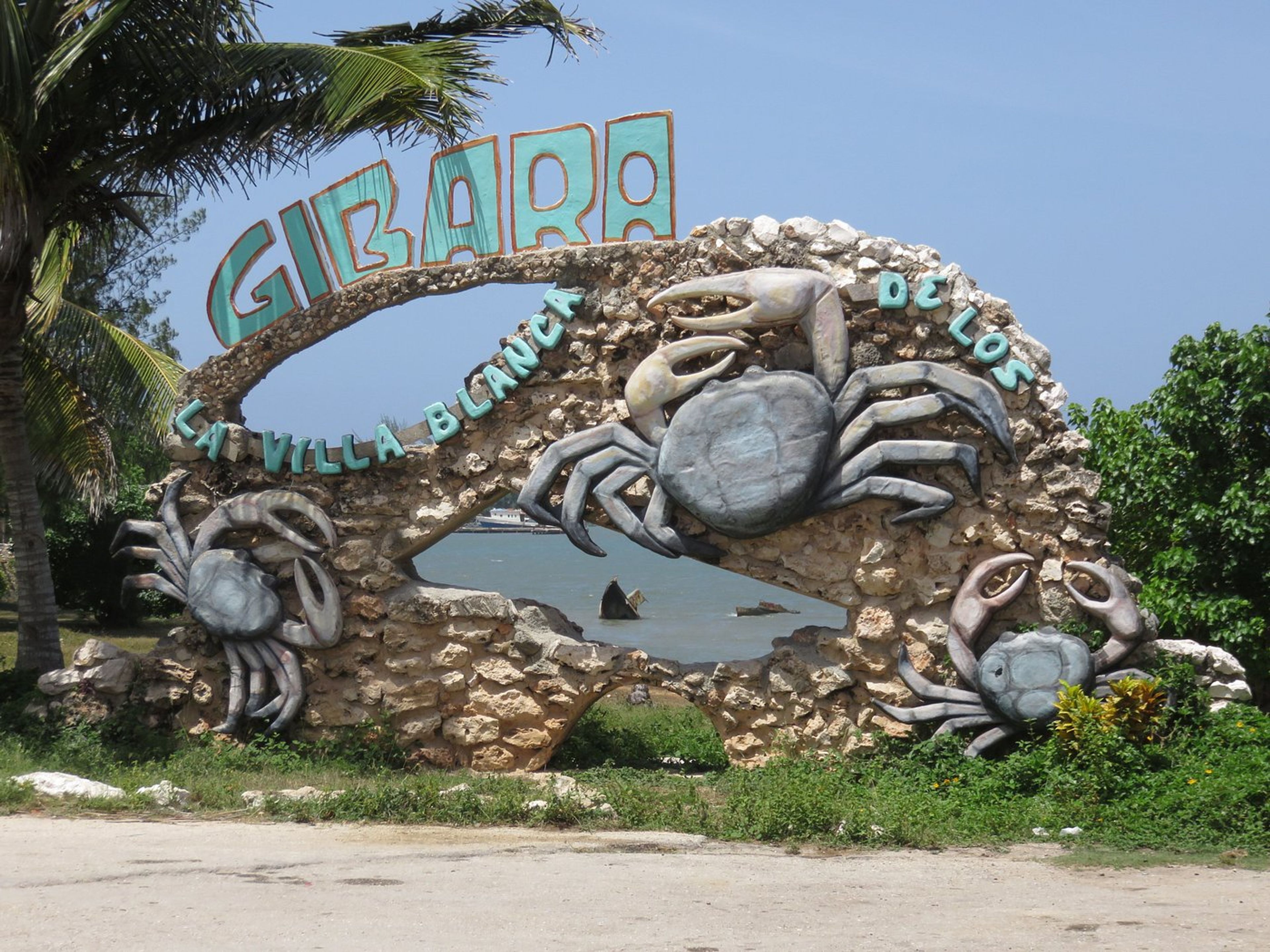Tур "ПОСЕЩЕНИЕ ПЕЩЕРНОГО КОМПЛЕКСА ЛА ПОЛЬЯ ДЕЛЬ СЕМЕНТЕРИО". Gibara city panoramic view, Holguín, Cuba.
