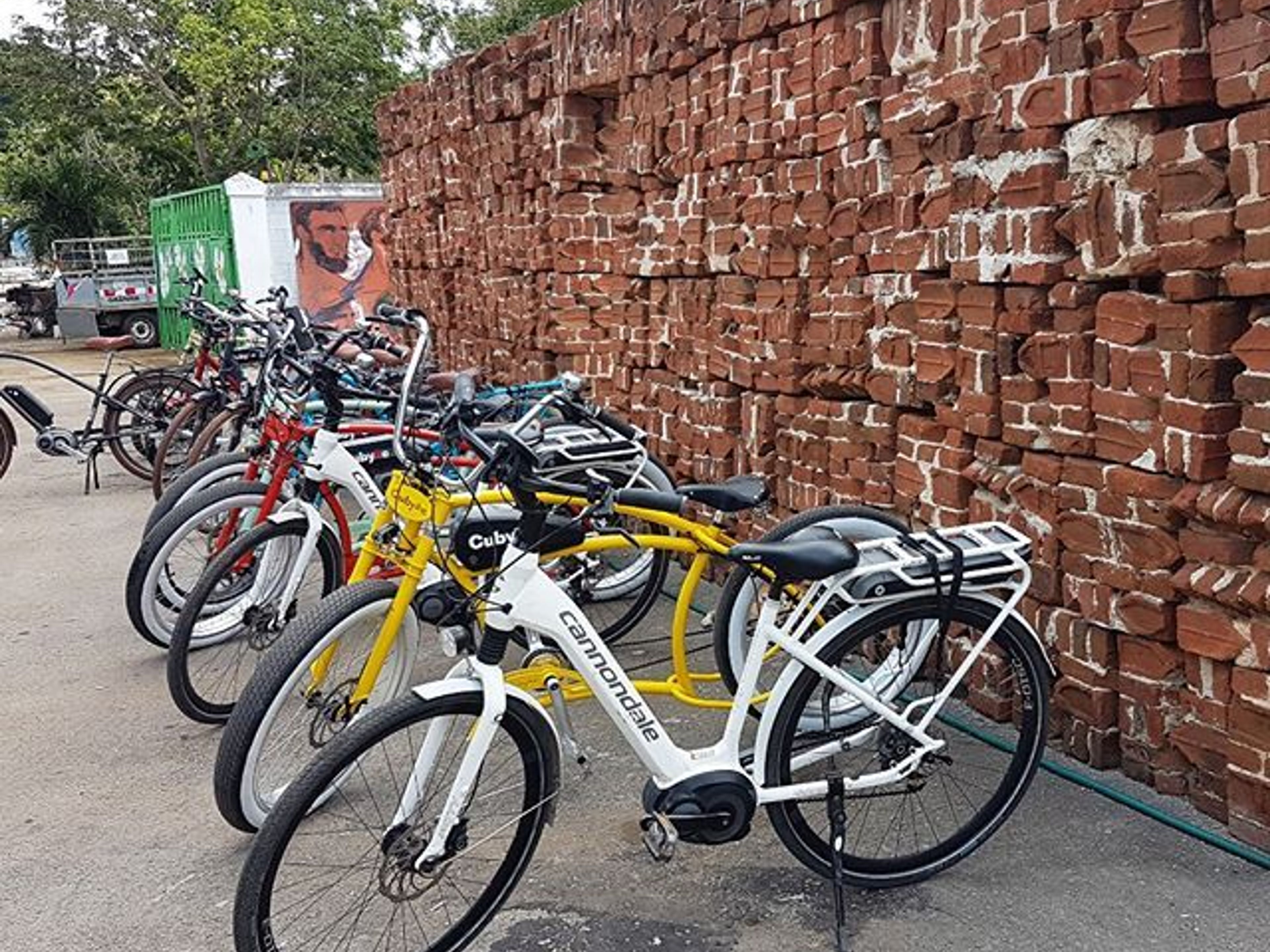 Tour in bicicletta “HALF DAY HAVANA”