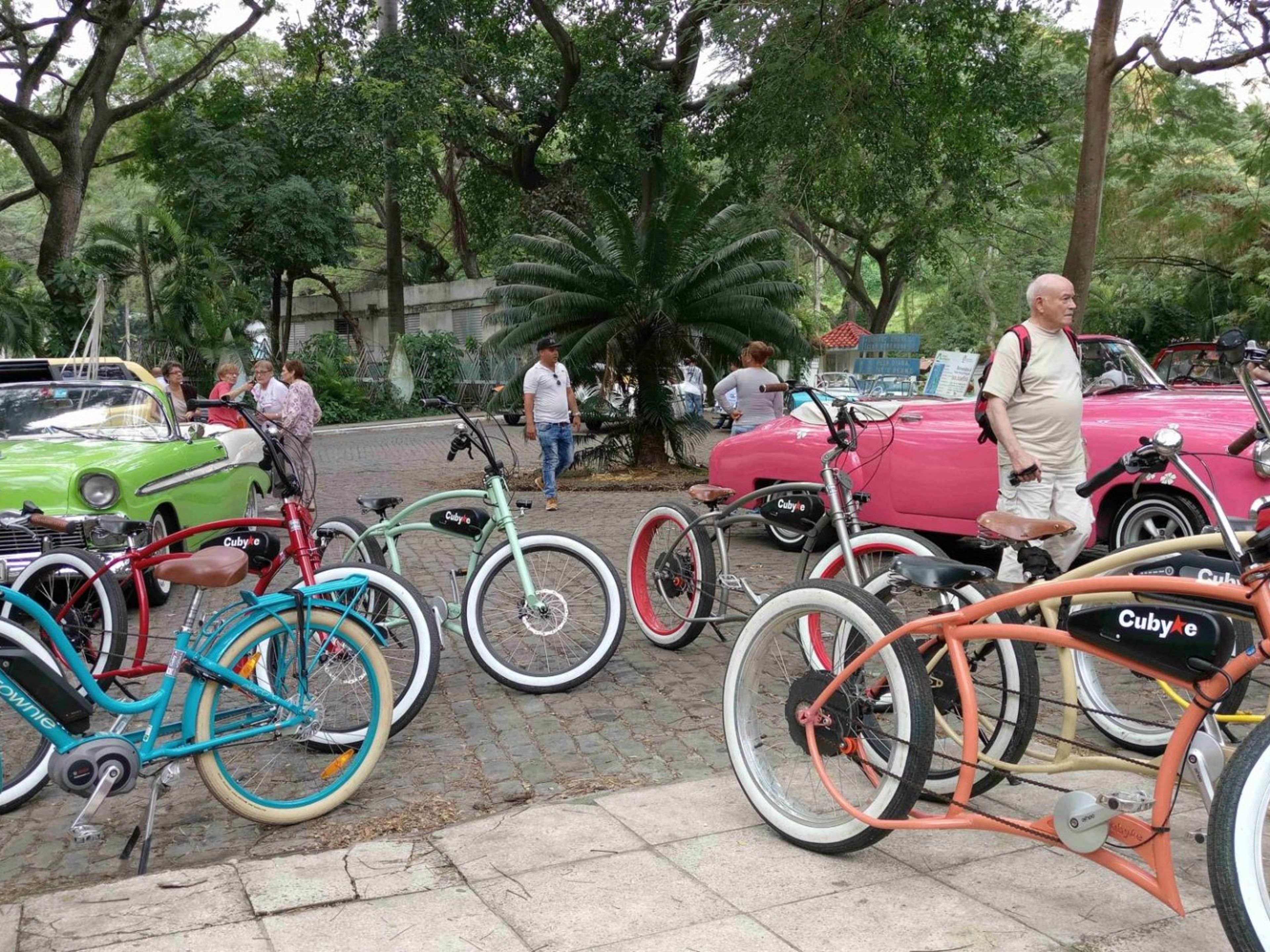 Tour in bicicletta “HALF DAY HAVANA”. "Half Day Havana" Bike Tour