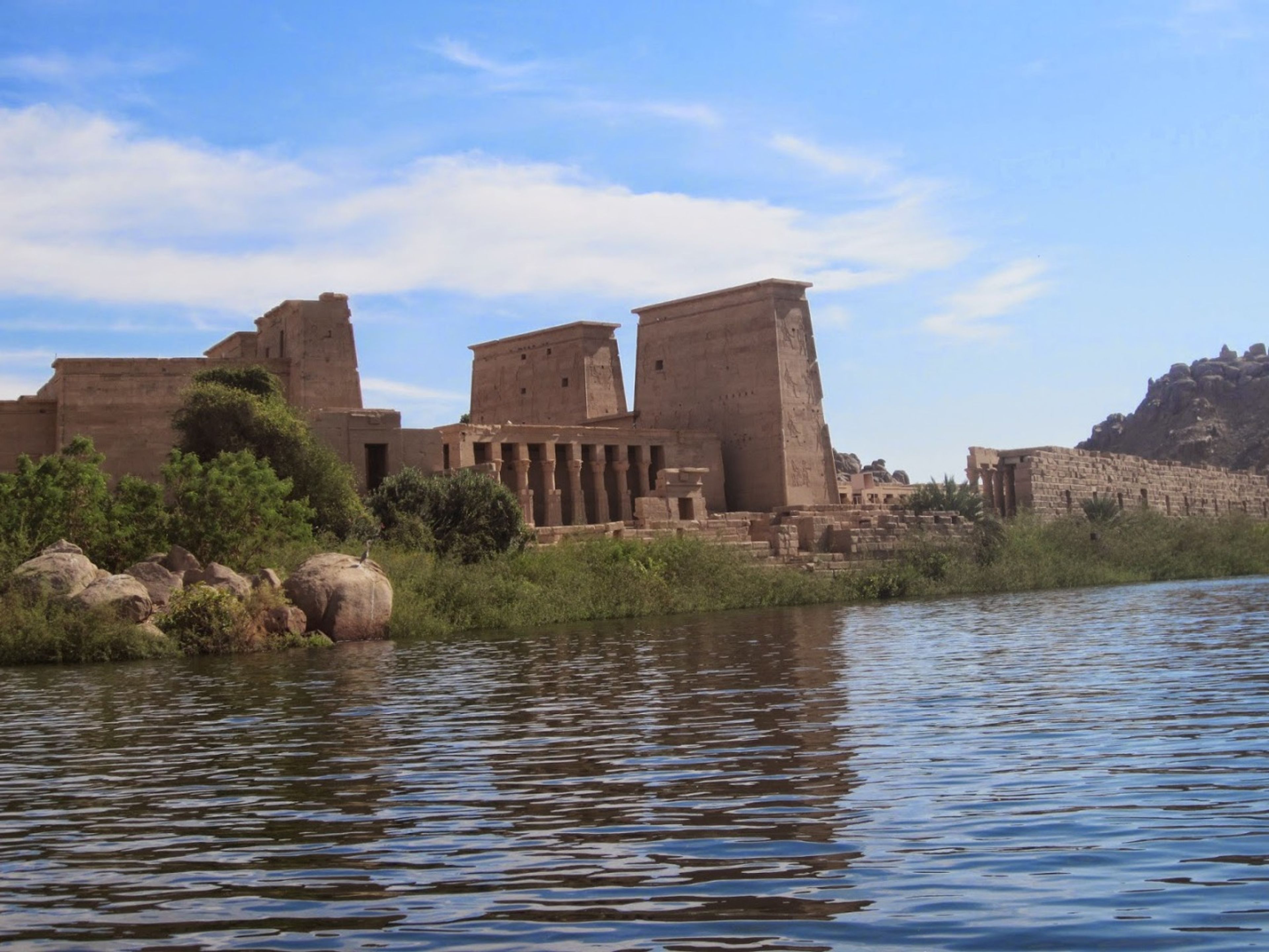 "HALBTÄGIGE TOUREN IN ASWAN (DER TEMPEL VON PHILAE)" Private Tour. THE TEMPLE OF PHILAE panoramic view, Aswan, Egypt.