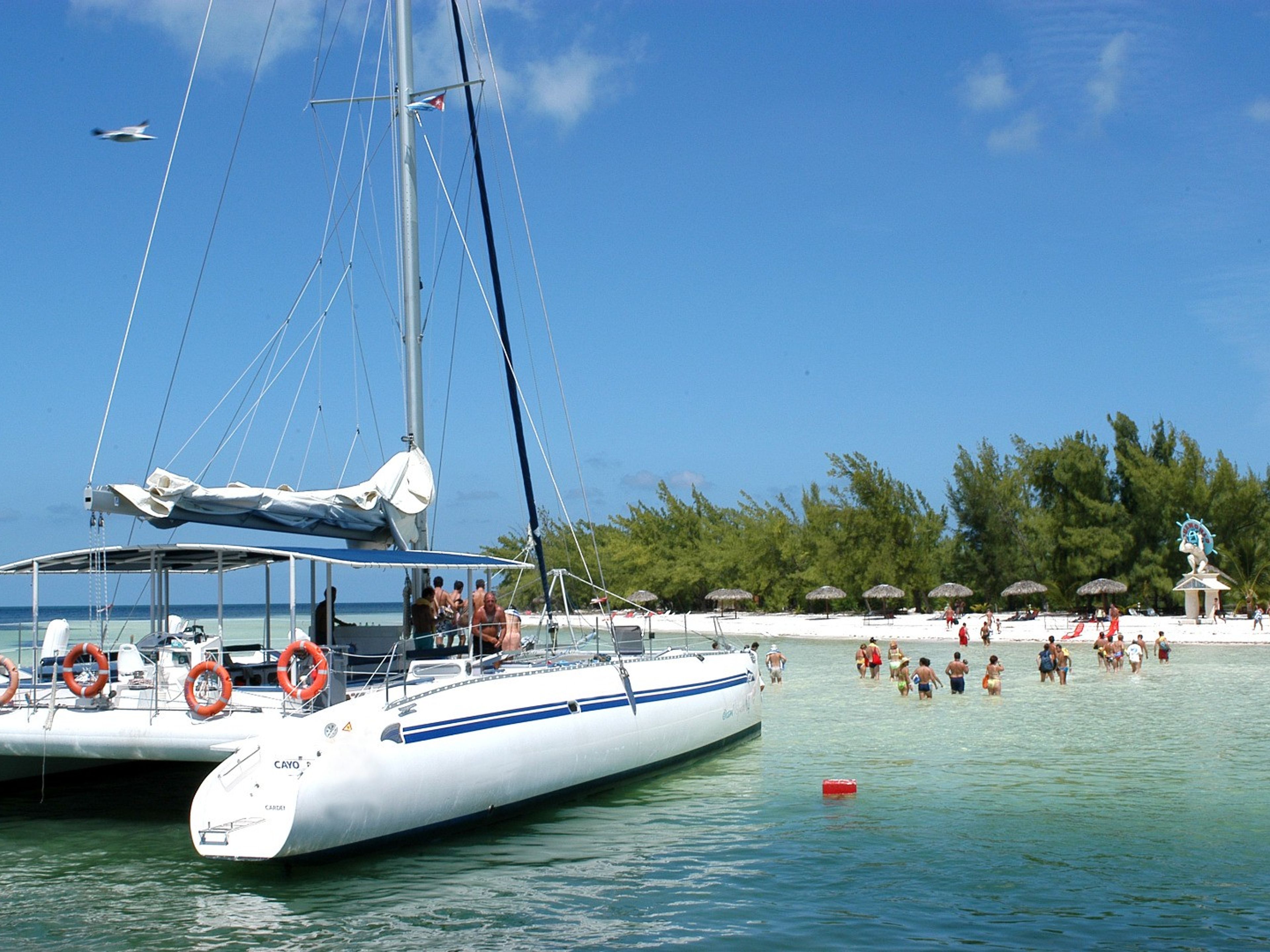 Tour “SEAFARI CAYO BLANCO“. Catamaran at Cayo Blanco beach, Varadero