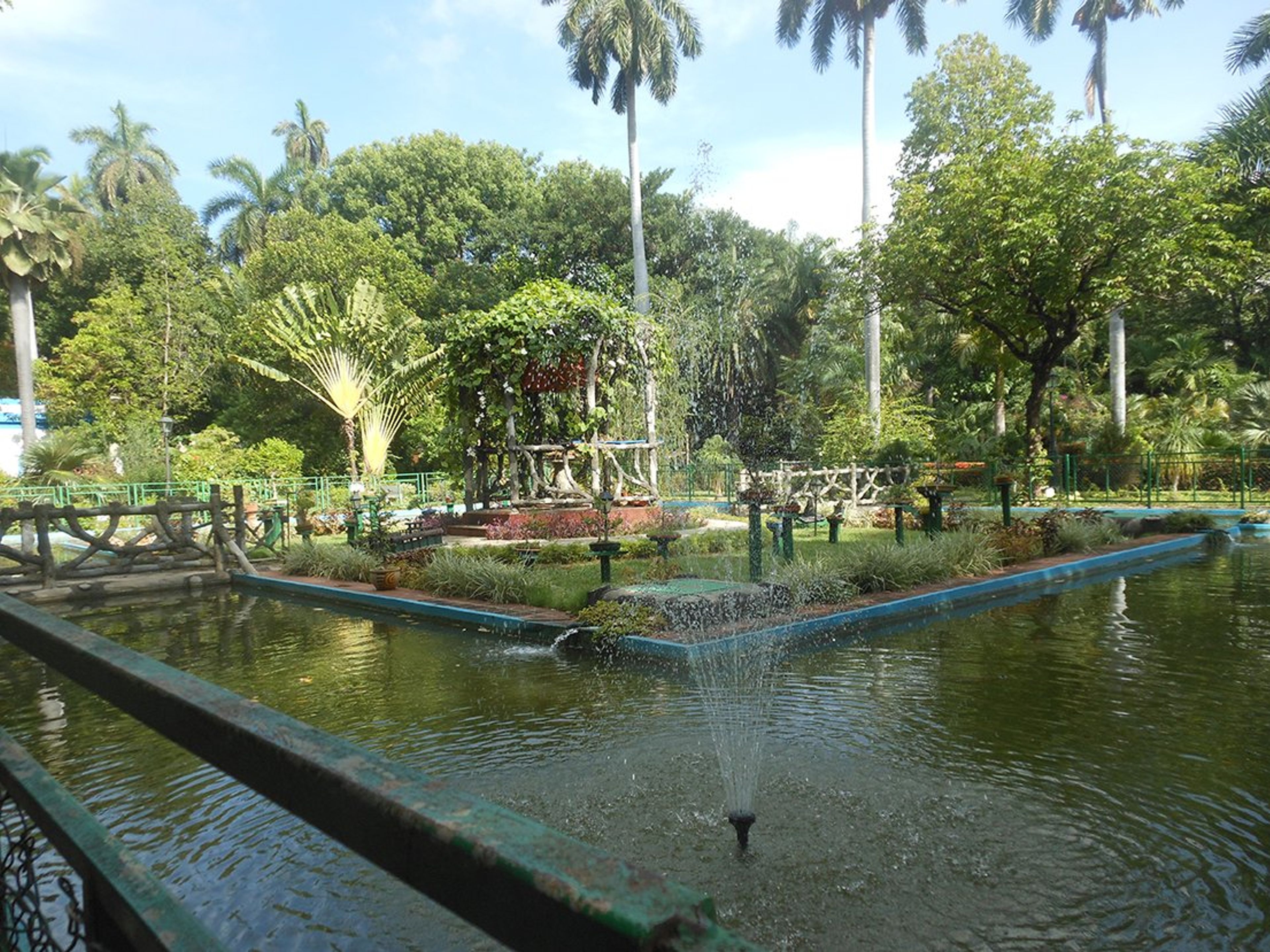 Tour "LA HAVANE EST AUSSI VERTE". Quinta de los Molinos, Havana, Cuba.