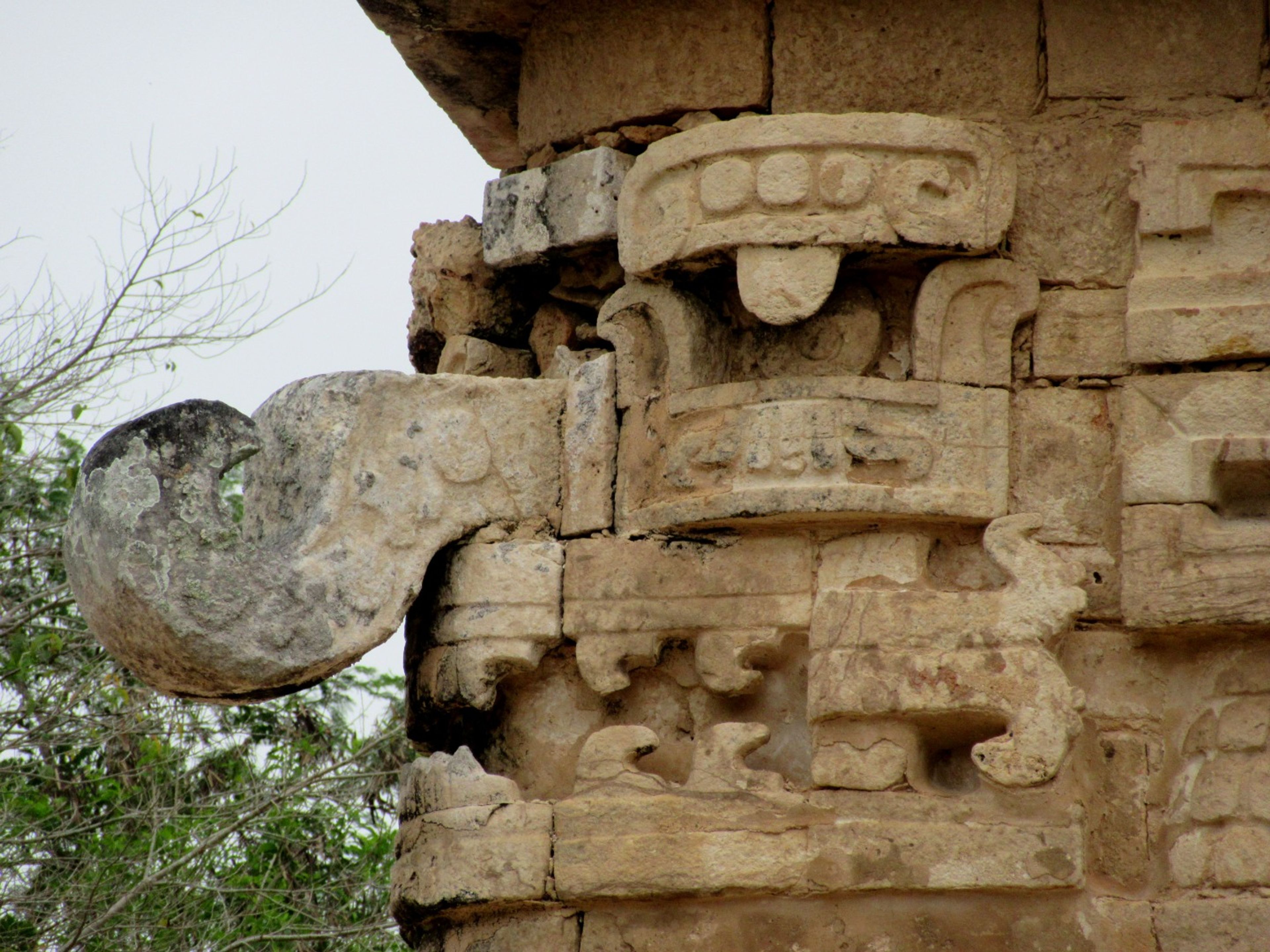Excursão "Privada Chichen Itza Classic". Mayan legacies, temples and columns that transport the visitor to the past. Chichen Itza, Cancun, Yucatan Peninsula.