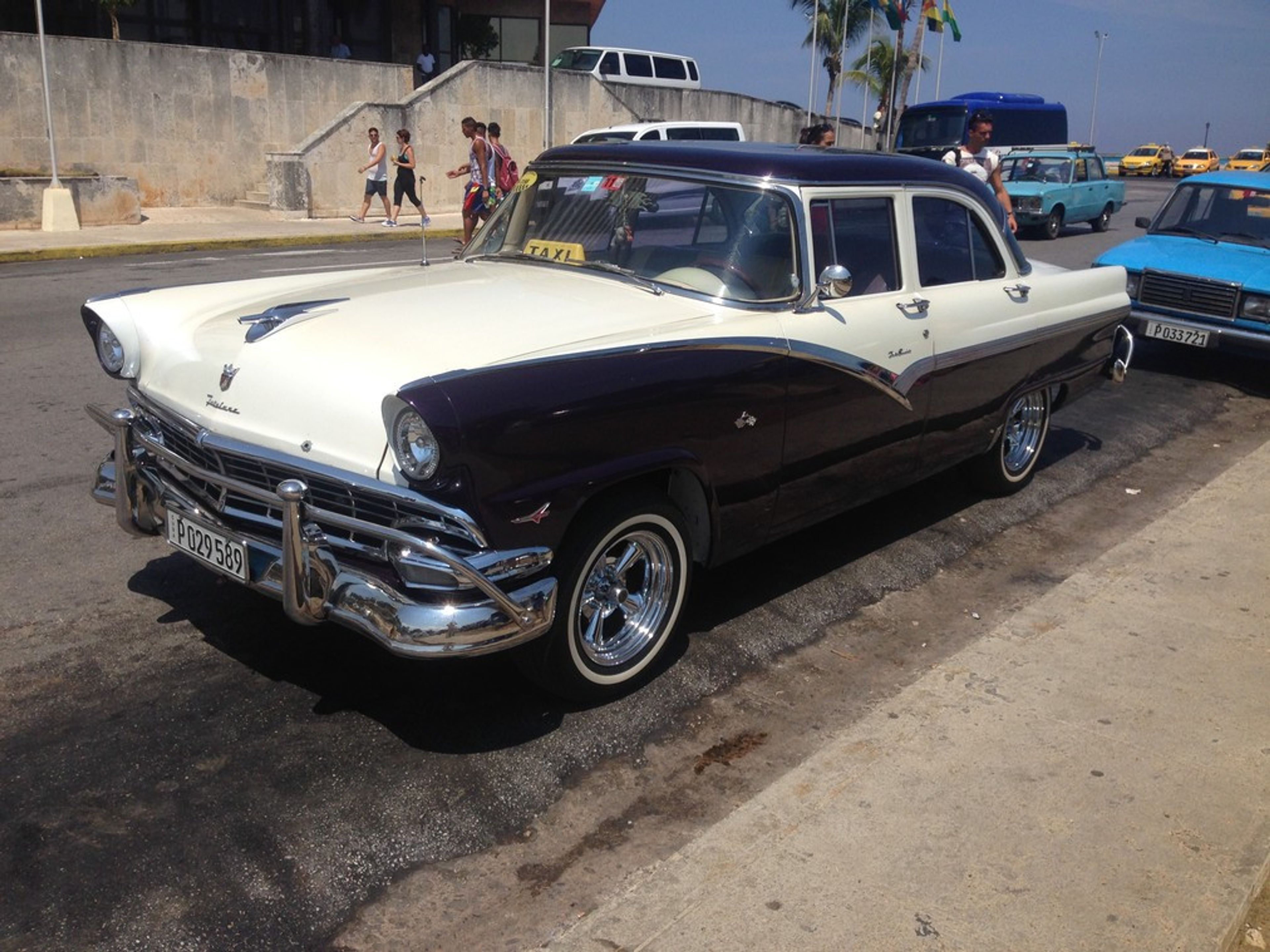 Excursão "HAVANA, HISTÓRIA E DIVERSÃO + VISITA OPCIONAL AO CABARET TROPICANA EM AUTOMÓVEIS CLÁSSICOS AMERICANOS" (OPÇÃO 1). "HAVANA, HISTORY AND FUN + OPTIONAL VISIT TO THE TROPICANA CABARET IN AMERICAN CLASSIC CARS" Tour (OPTION 1)