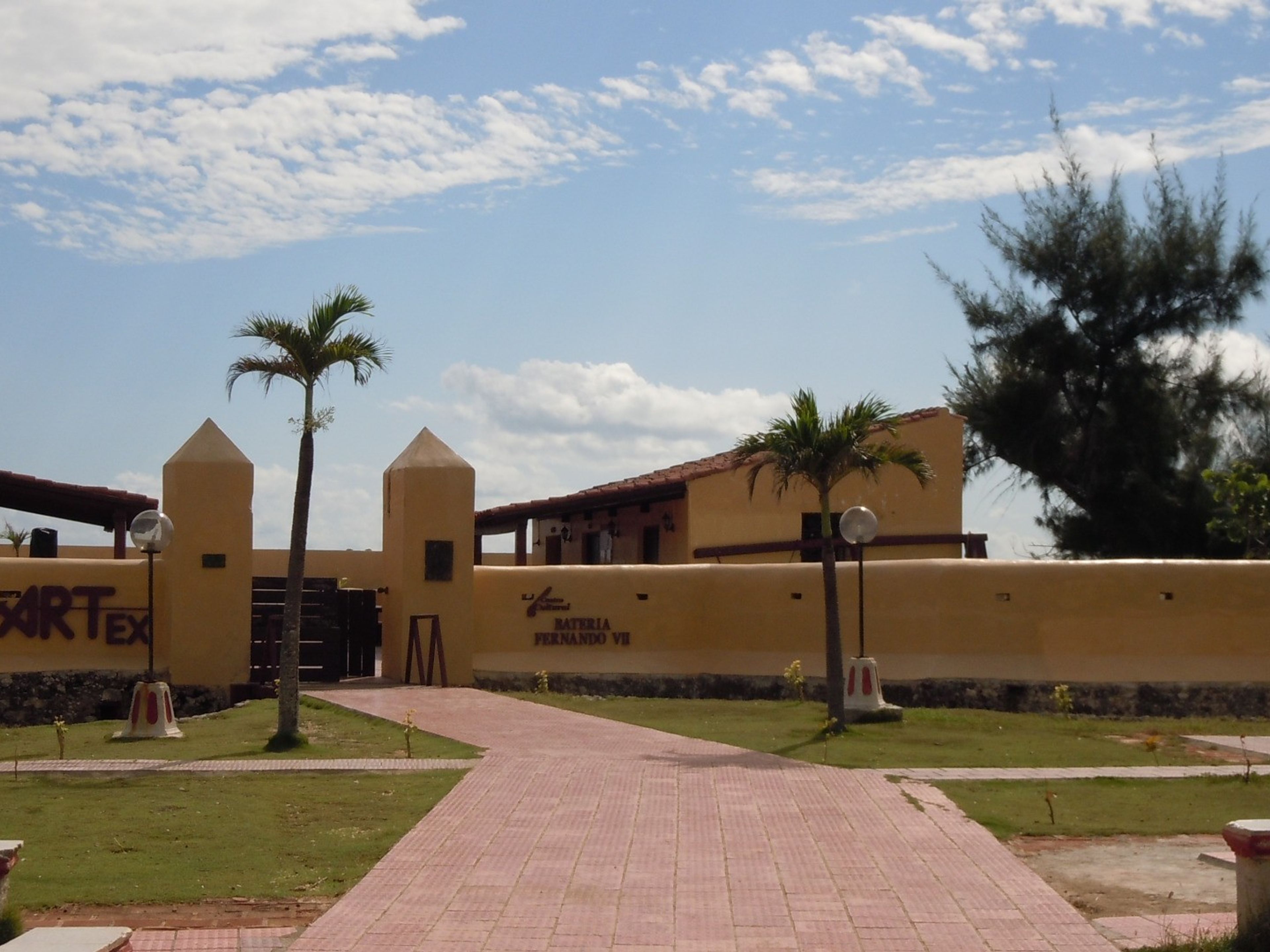 Джип Cафари "НЕЗАБЫВАЕМАЯ КУБА". Bateria Fernando VII, Gibara city, Holguín