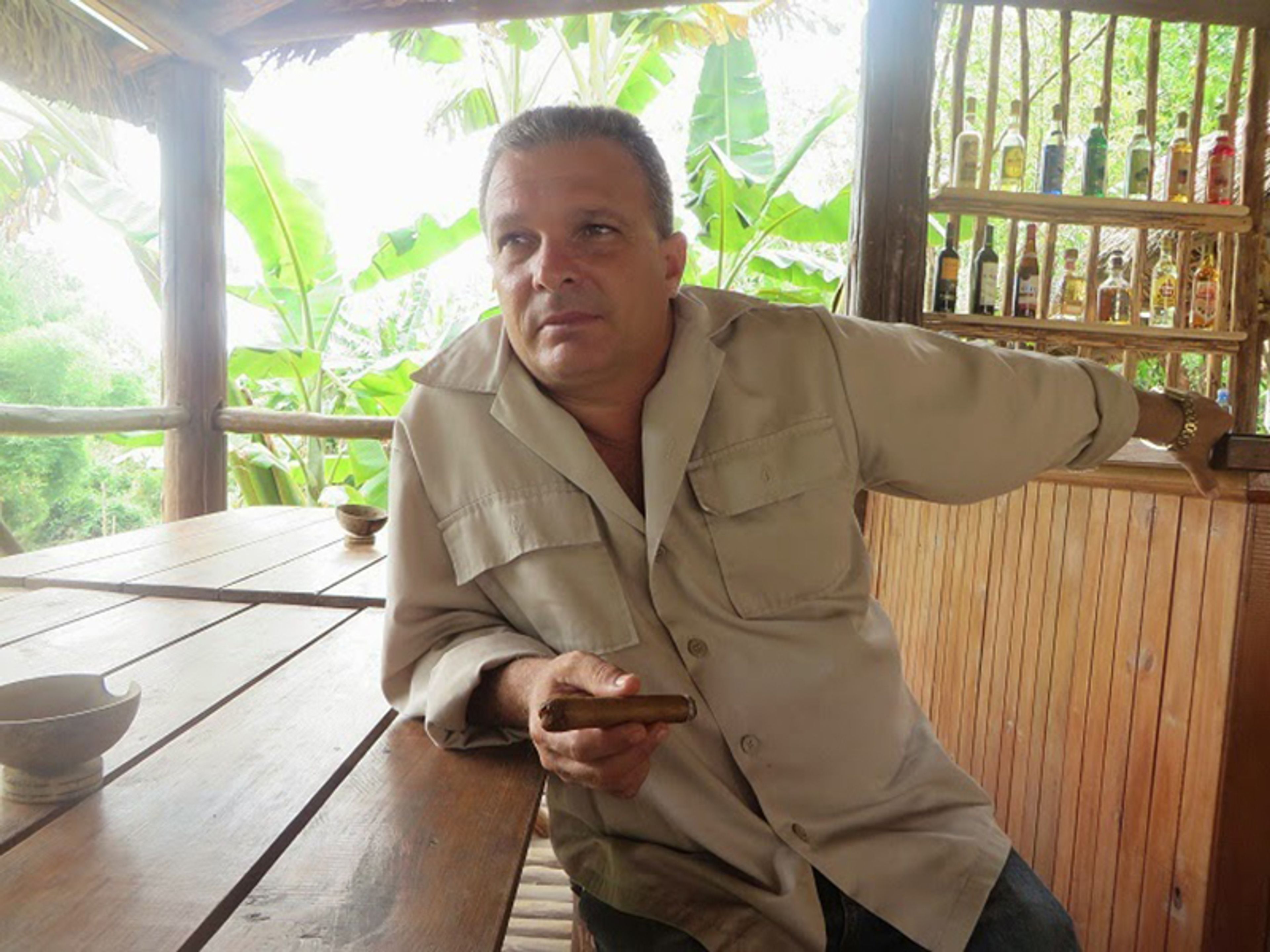 "Tour notturno di Pinar del Río". Hector Luis Prieto in 2007 was awarded the prestigious honor of Hombre Habano, an annual award for the best quality production of tobacco in the cigar industry. “Pinar del Río Overnight” Tour