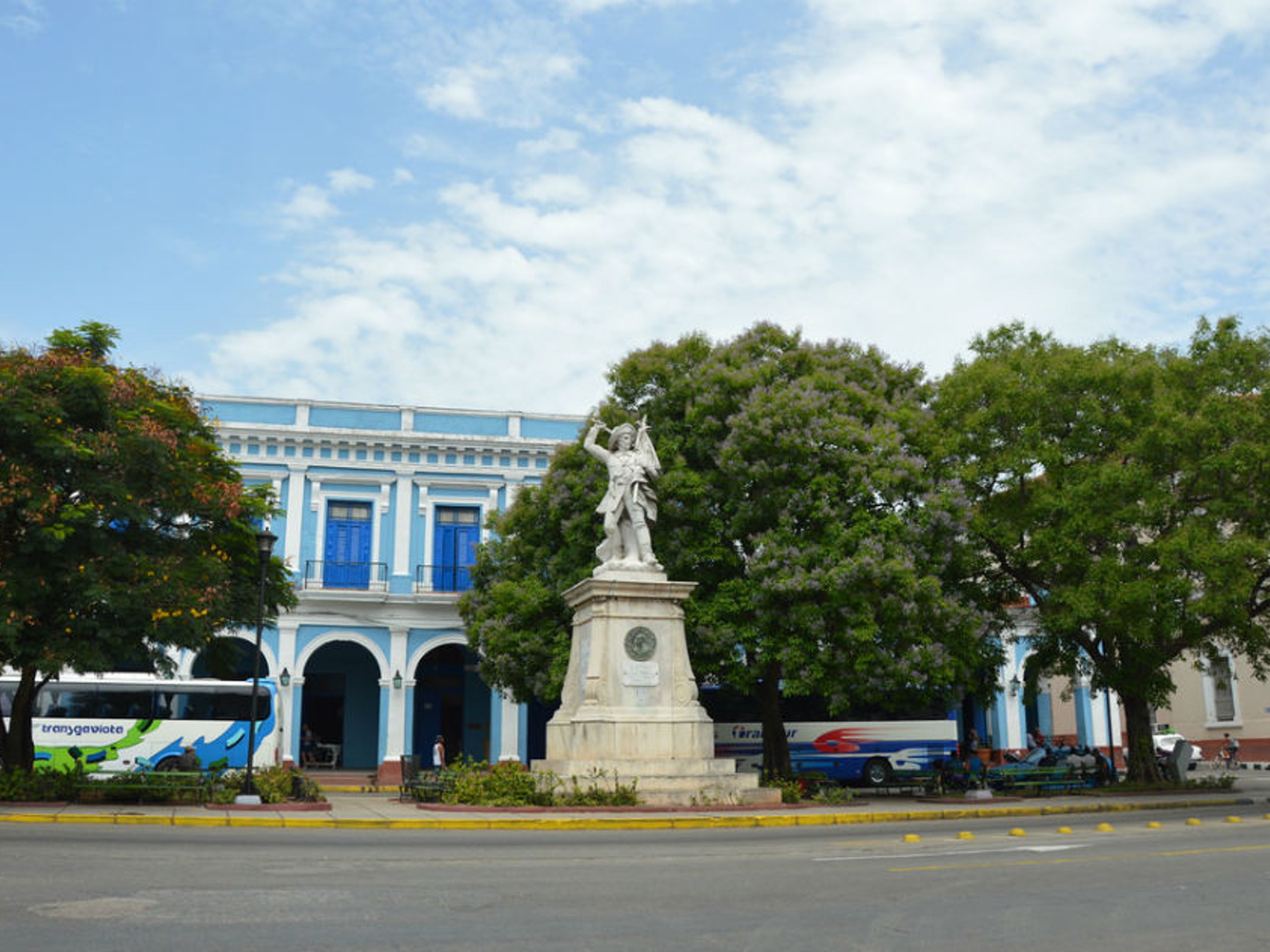 Tour “Descobrindo Matanzas e Cardenas em Carros Clássicos”. La Vigia square panoramic view, Matanzas city. “Discovering Matanzas in Classic Cars” Tour