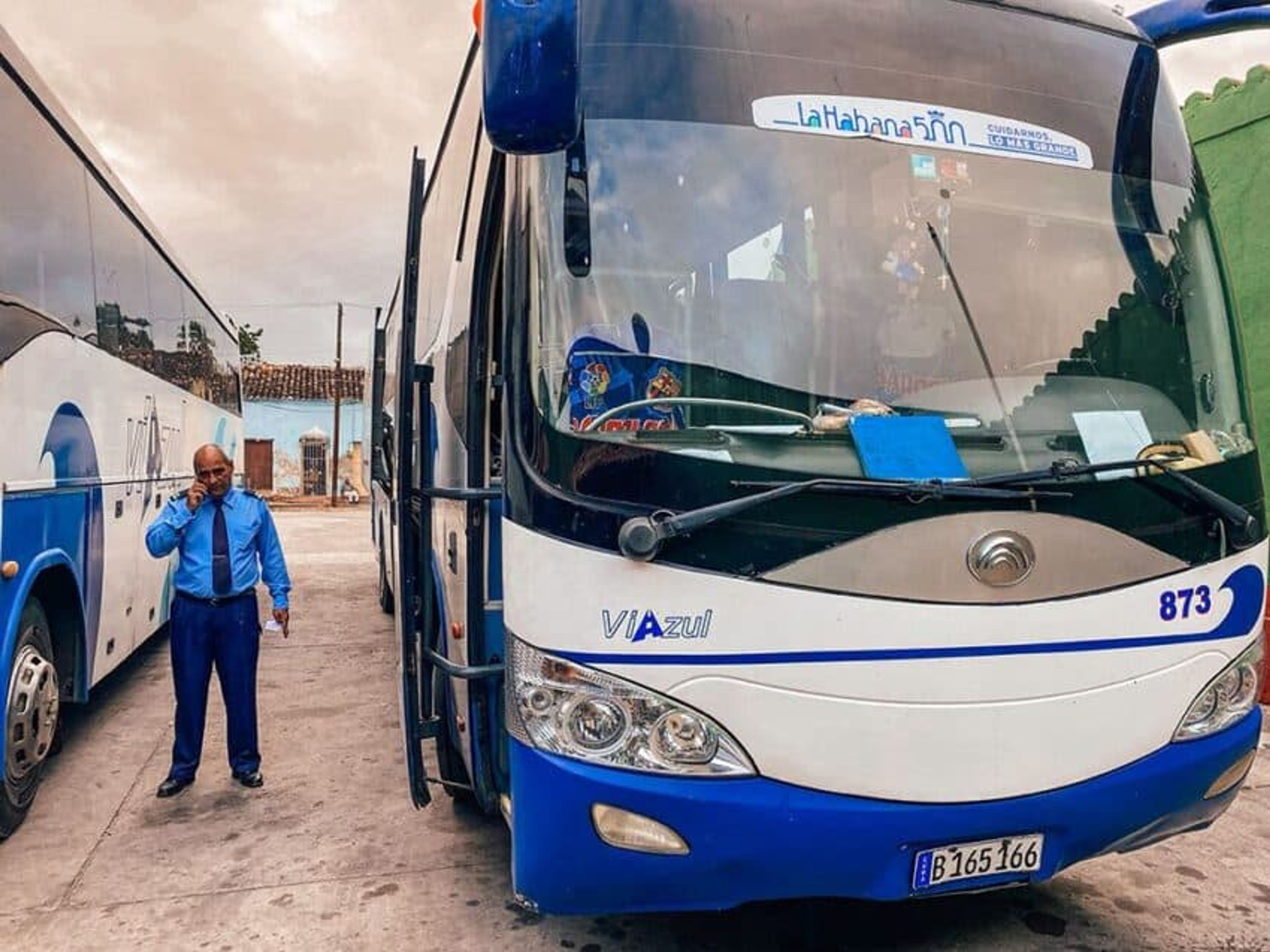 “VIAZUL CUBA: ”SANTIAGO DE CUBA / BAYAMO / AÉROPORT DE HOLGUÍN / HOLGUÍN / LAS TUNAS / SANCTI SPÍRITUS / SANTA CLARA / AÉROPORT DE LA HAVANE / LA HAVANE” Services de transfert collectif. “VIAZUL CUBA: SANTIAGO DE CUBA / BAYAMO / HOLGUÍN AIRPORT / HOLGUÍN / LAS TUNAS / SANCTI SPÍRITUS / SANTA CLARA / HAVANA AIRPORT / HAVANA“ Collective Transfer Services