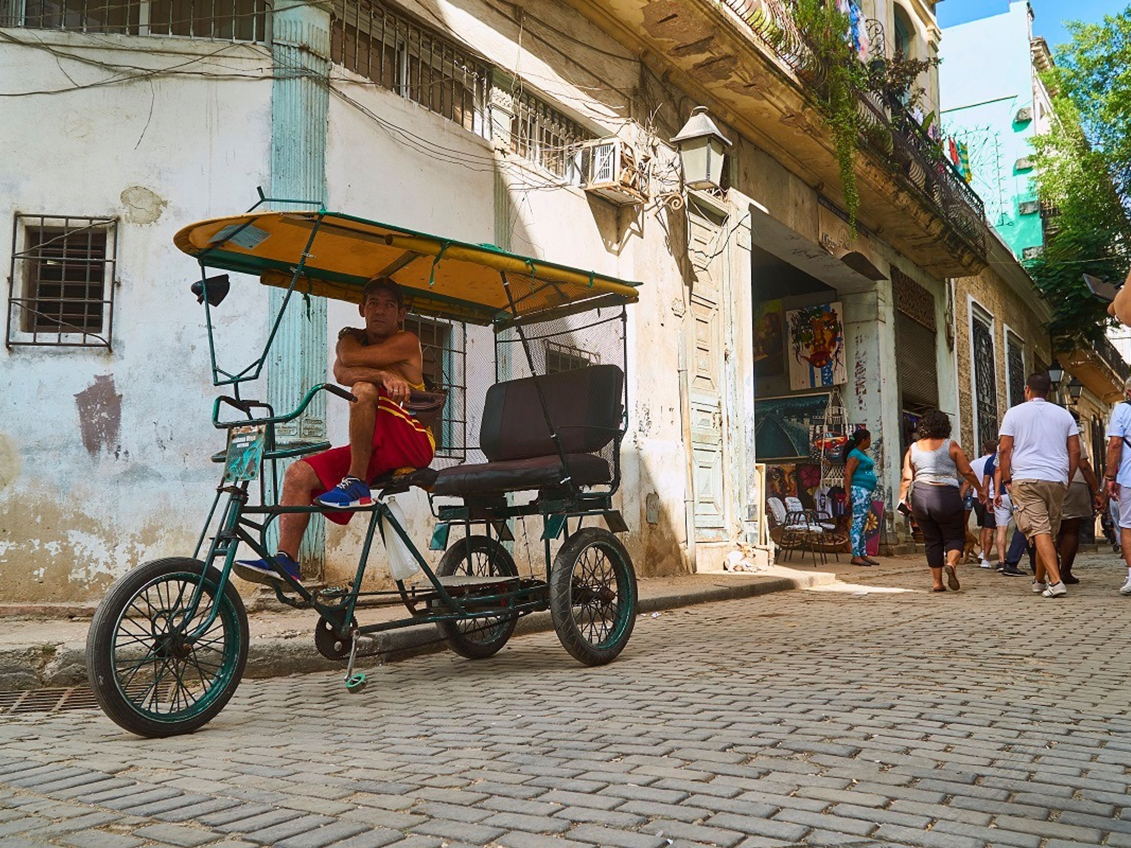 Tour "MI HAVANA - LA BEAUTÉ". Bicy Taxi ride in Old Havana, Havana, Cuba.