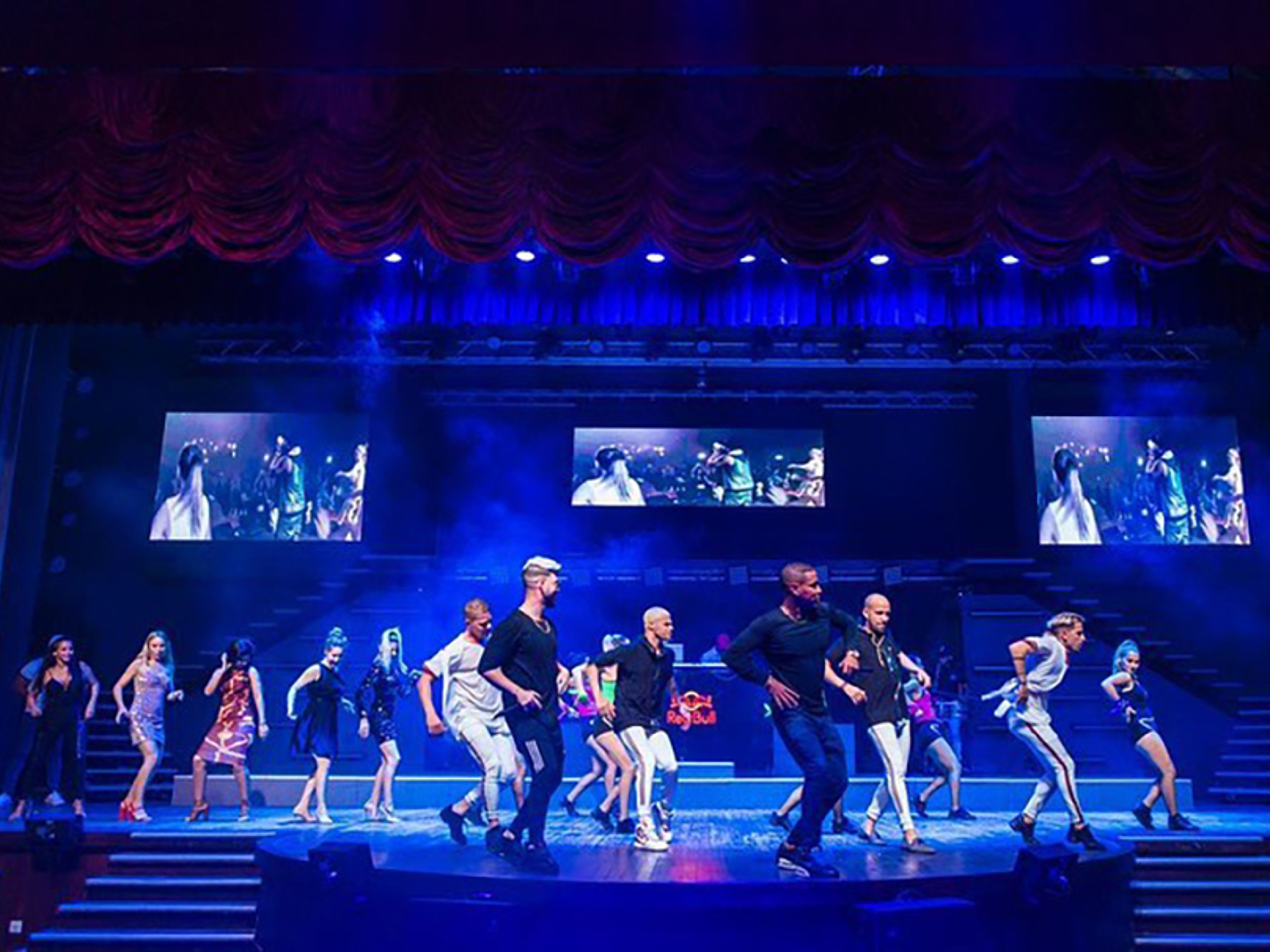 CABARET CONTINENTAL : SPECTACLE "VARADERO: UNE FÊTE POUR LE MONDE". Continental Cabaret Show "Varadero: a party for the world", Varadero, Matanzas, Cuba.