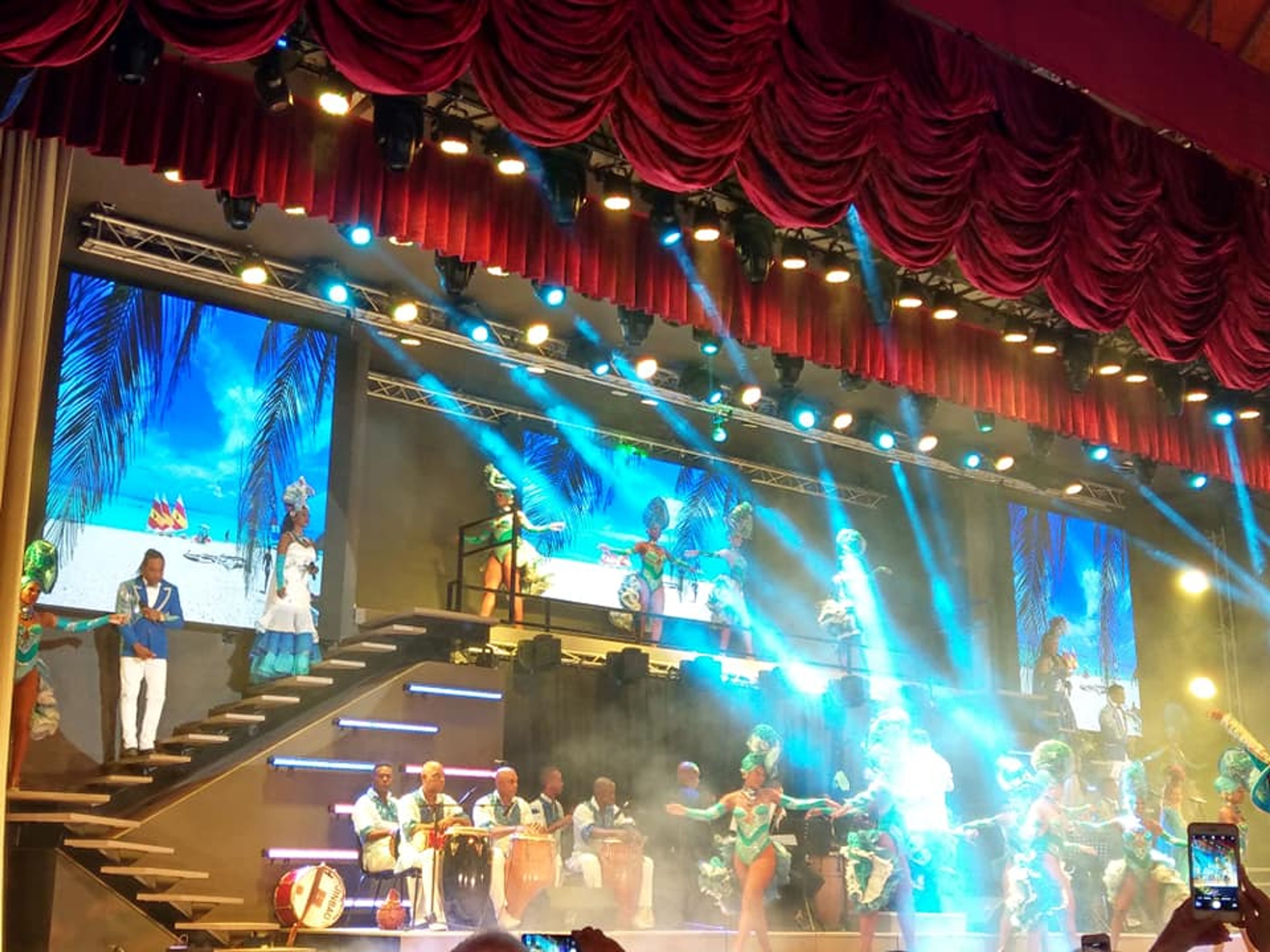 CABARET CONTINENTALE: SPETTACOLO “VARADERO: UNA FESTA PER IL MONDO"