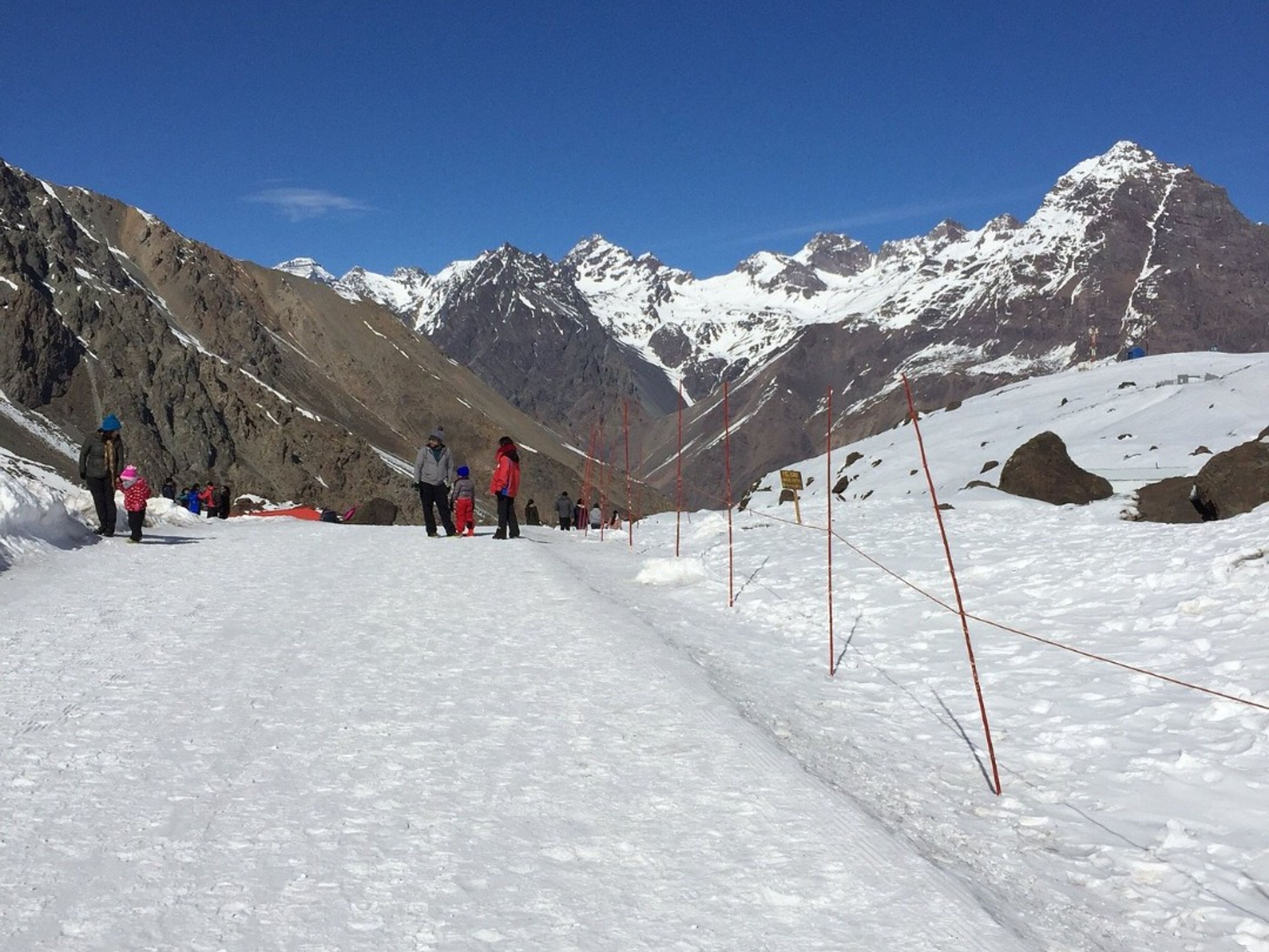 “BESUCH DES PORTILLO-GEBIRGES UND SKIGEBIETES” Tour. “VISIT TO THE PORTILLO MOUNTAIN AND SKI RESORT” Tour, Chile.