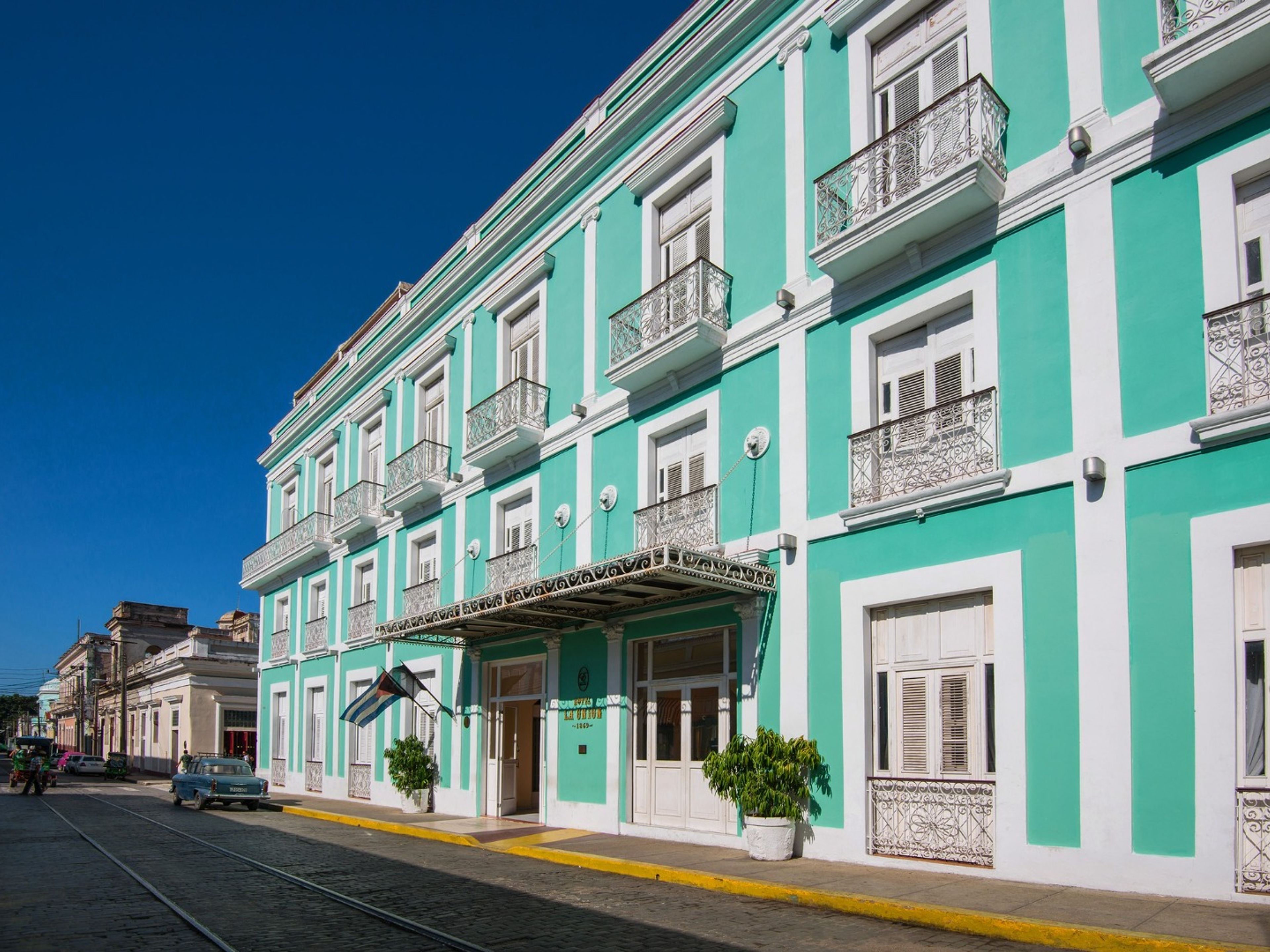 Servicios de Traslados Colectivos “CONECTANDO CUBA: TRINIDAD / CIENFUEGOS / HABANA” (CC4 - B). La Unión hotel panoramic view, Cienfuegos, Cuba.