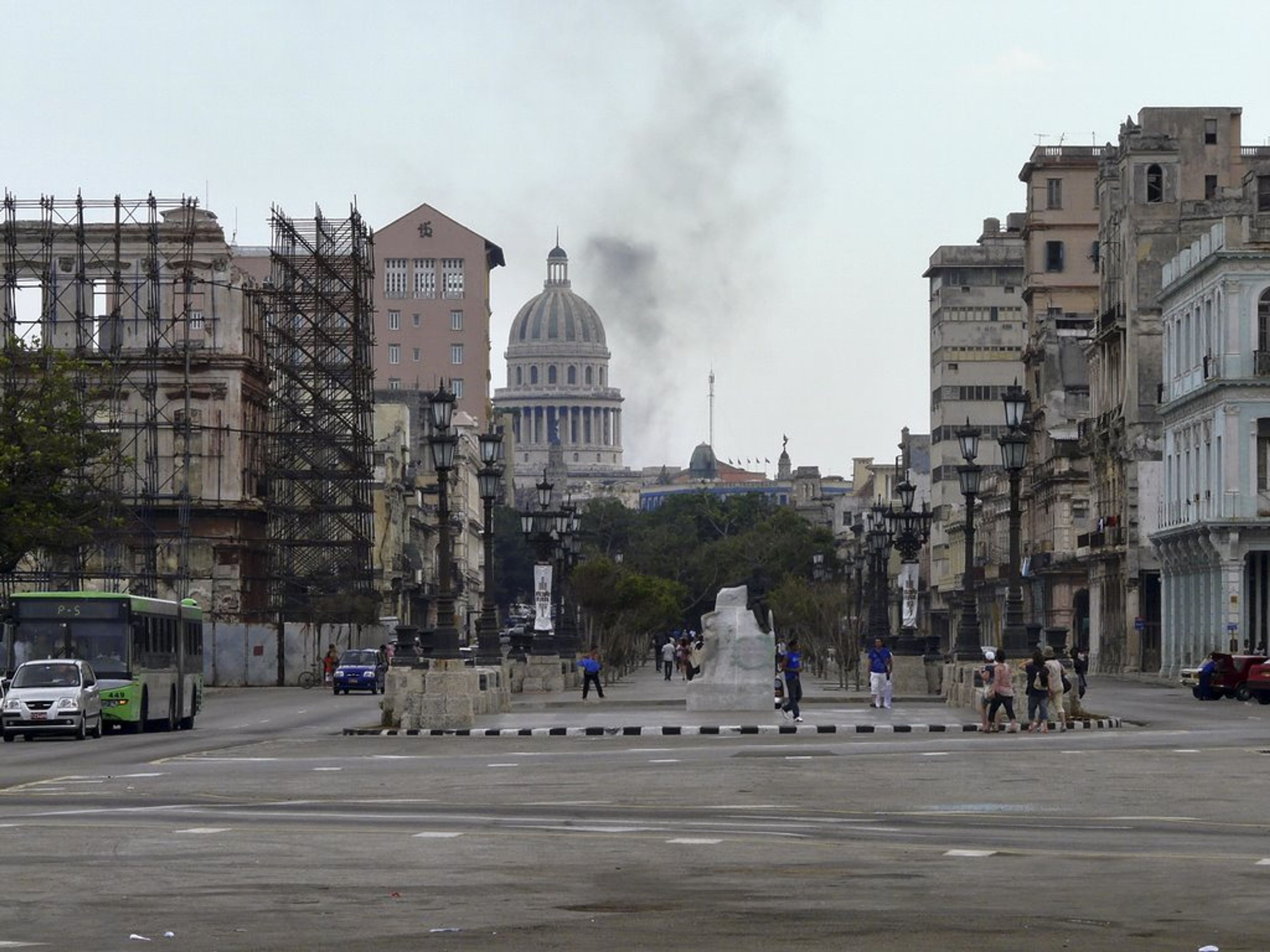"Внутренняя Гавана, Эль Прадо, его окружение и присутствие Жозе Марти". Prado street, Old Havana, Cuba. "Inner Havana, El Prado, his environment and the José Martí´s presence" Tour