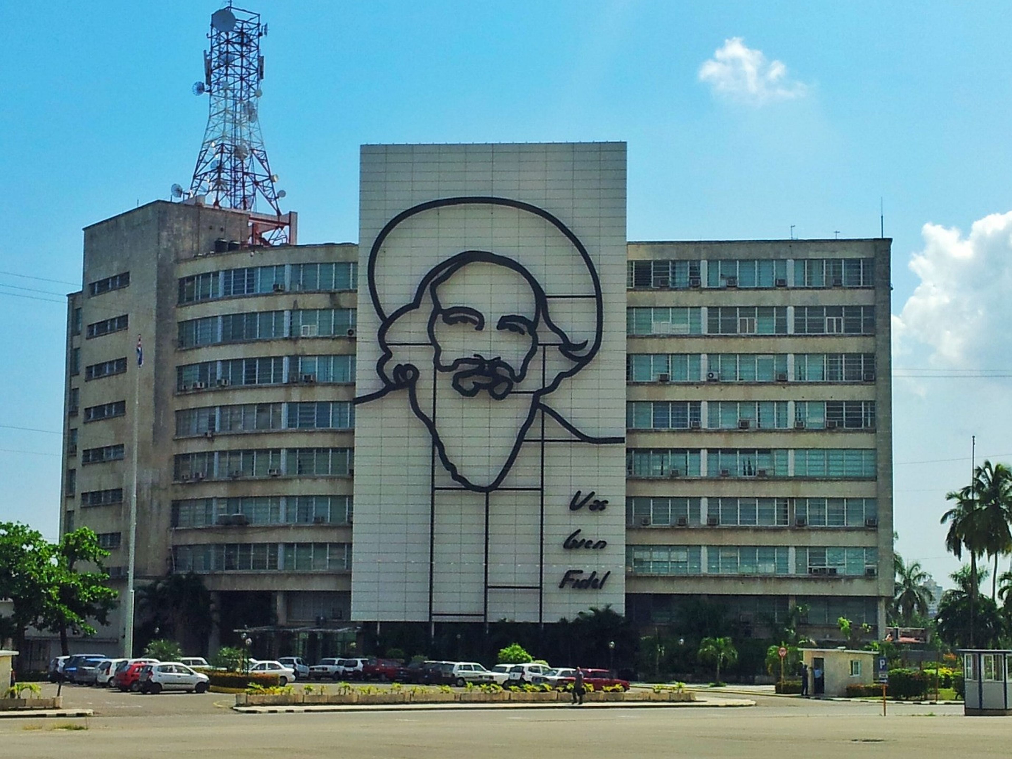 Excursión privada "HABANA VIEJA + HABANA MODERNA EN AUTOS CLÁSICOS AMERICANOS (TECHO DURO)". José Martí Revolution Square panoramic view, Havana, Cuba.