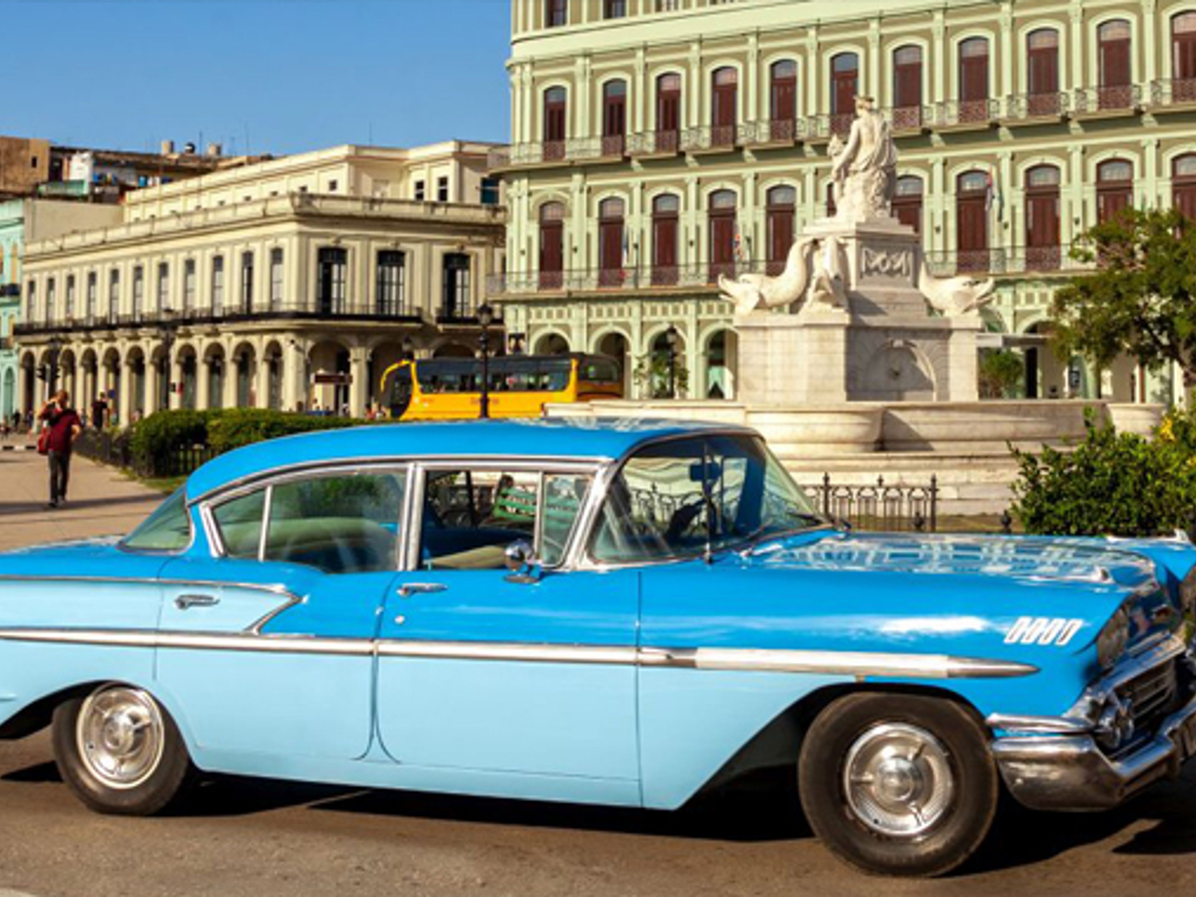 Excursión privada "HABANA VIEJA + HABANA MODERNA EN AUTOS CLÁSICOS AMERICANOS (TECHO DURO)"