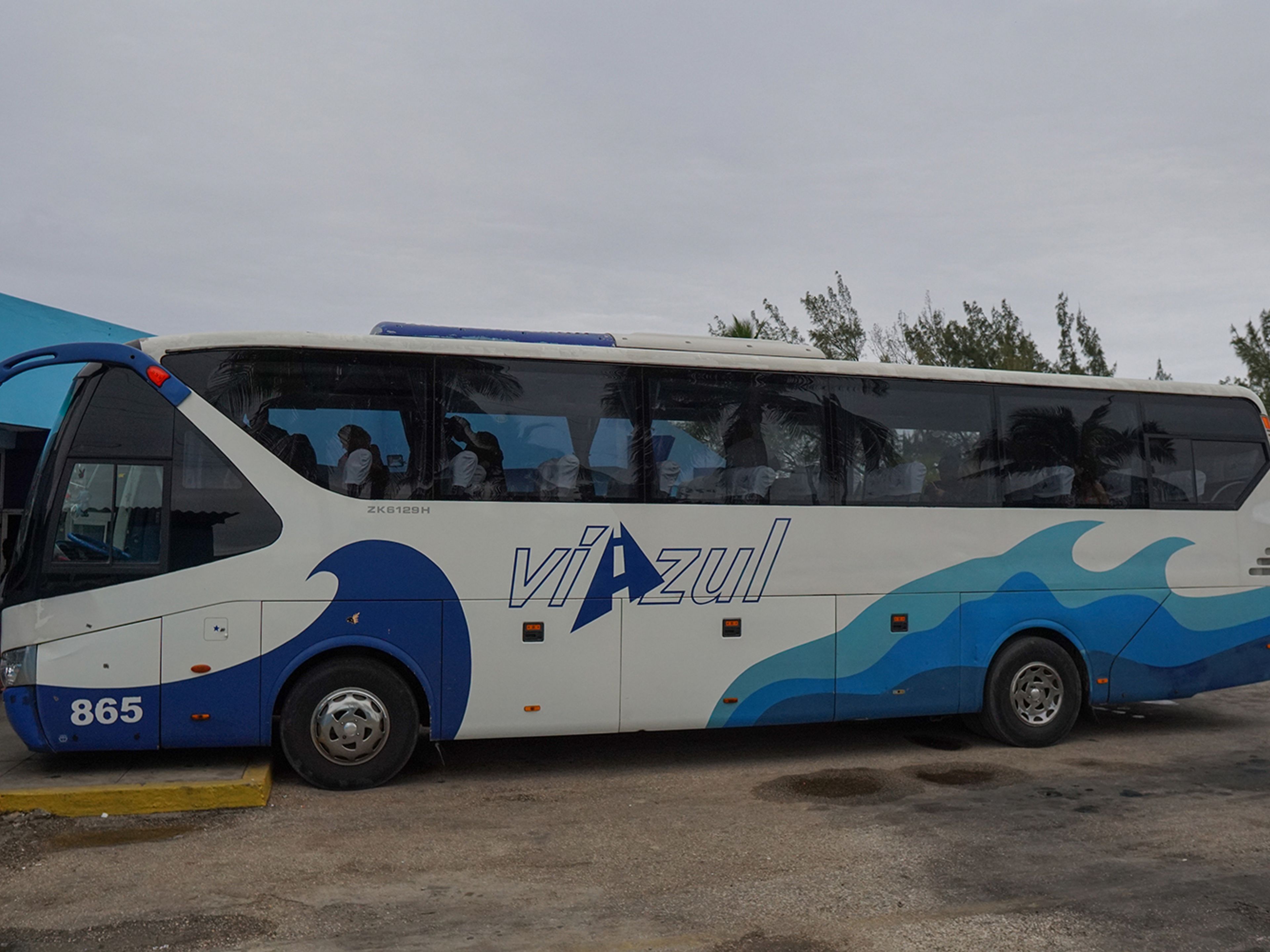 “VIAZUL CUBA: ”SANTIAGO DE CUBA / BAYAMO / AÉROPORT DE HOLGUÍN / HOLGUÍN / LAS TUNAS / CAMAGÜEY / CIEGO DE ÁVILA / SANCTI SPÍRITUS / SANTA CLARA / VARADERO / AÉROPORT DE VARADERO / MATANZAS / LA HAVANE” Services de transfert collectif. “VIAZUL CUBA: SANTIAGO DE CUBA / BAYAMO / HOLGUÍN AIRPORT / HOLGUÍN / LAS TUNAS / CAMAGÜEY / CIEGO DE ÁVILA / SANCTI SPÍRITUS / SANTA CLARA / VARADERO / VARADERO AIRPORT / MATANZAS / HAVANA“ Collective Transfer Services