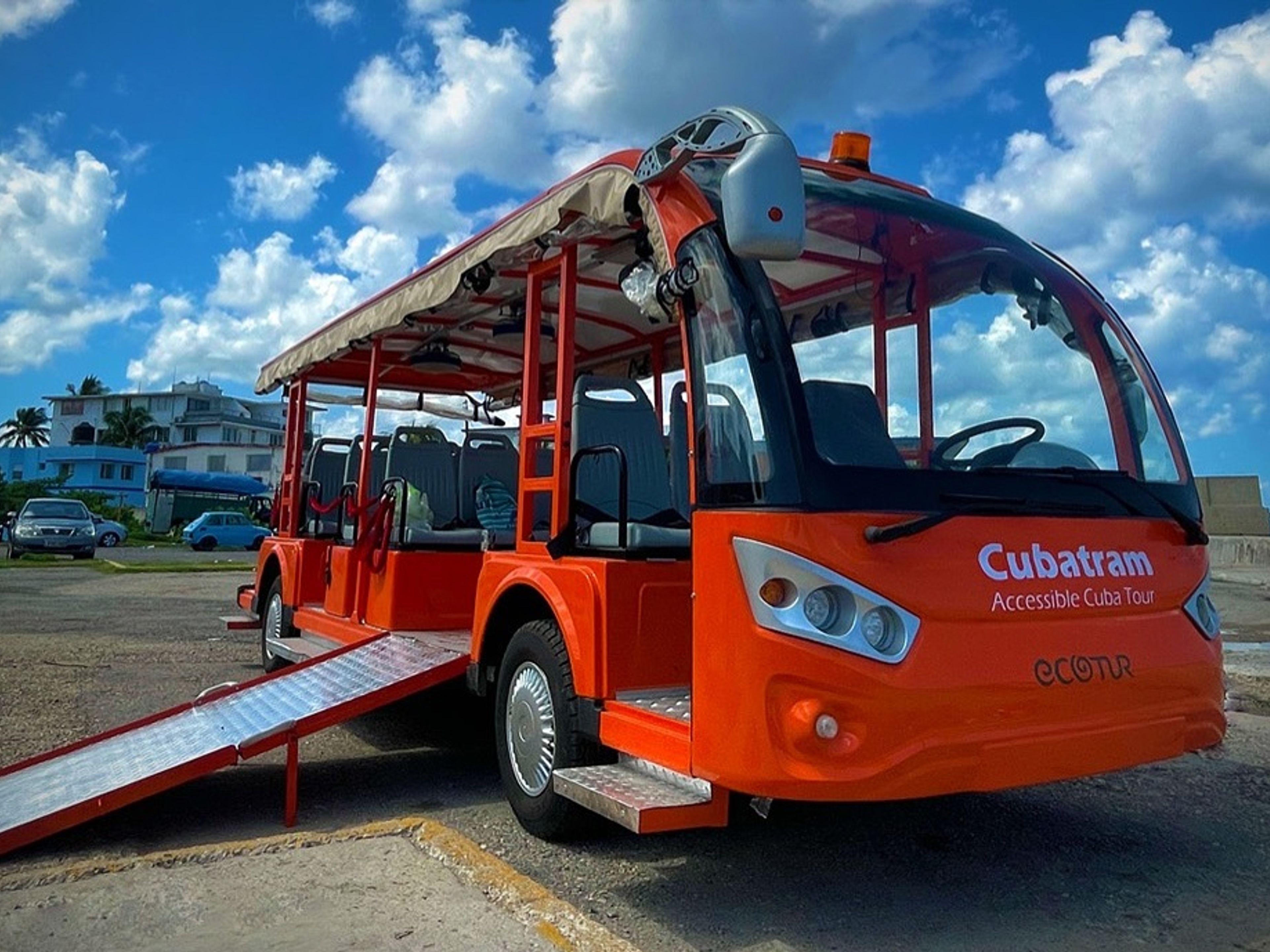 Tour "VISITE PANORAMIQUE DE LA VILLE DE HAVANE EN TRAMWAY" (Zone 1 - ramassage au centre ville). "PANORAMIC HAVANA TRAM CITY TOUR" Tour, Havana, Cuba.