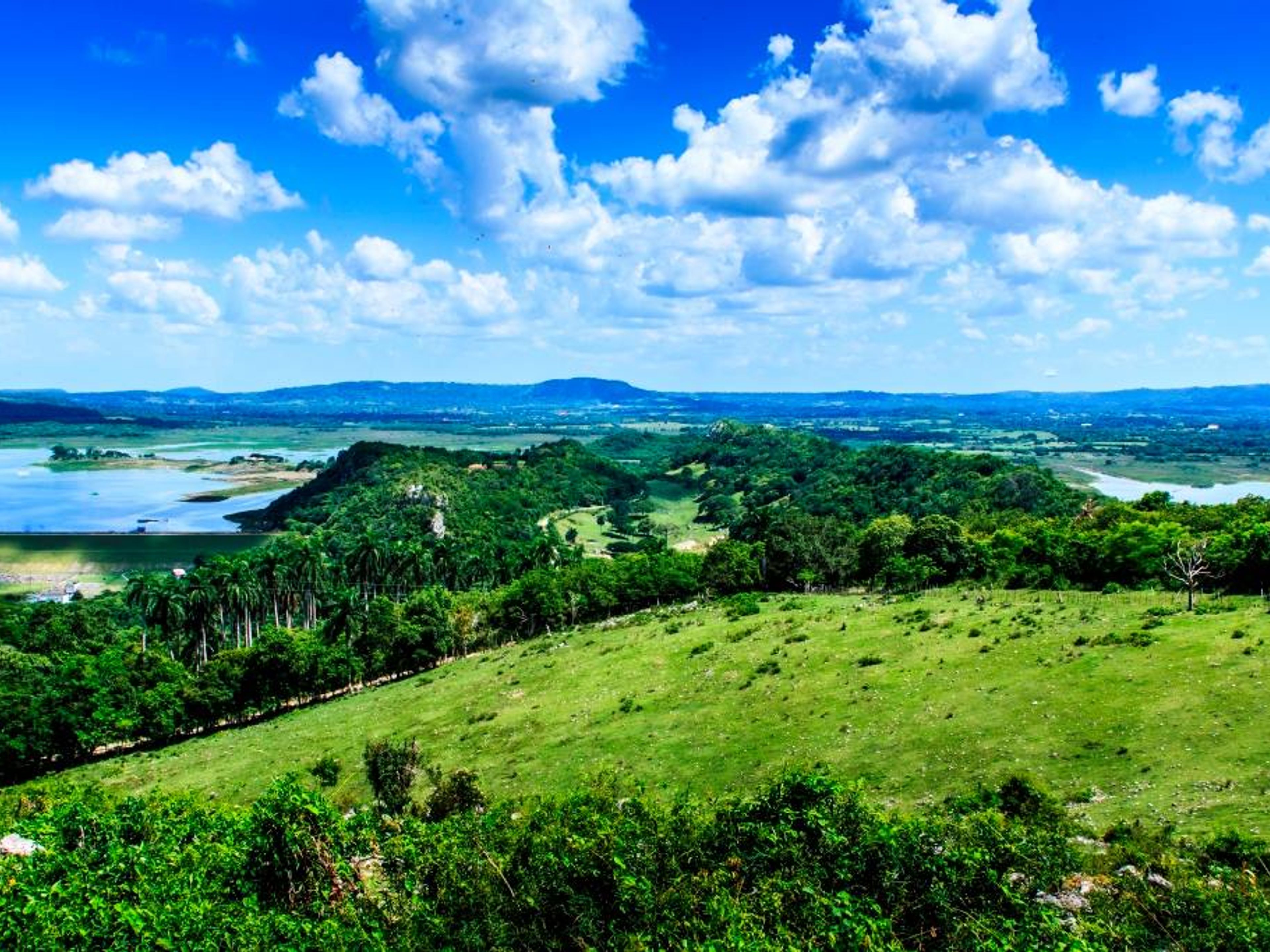 Tour "JEEP SAFARI FLORENCIA". Liberación de Florencia dam panoramic view, Florencia, Ciego de Ávila, Cuba.