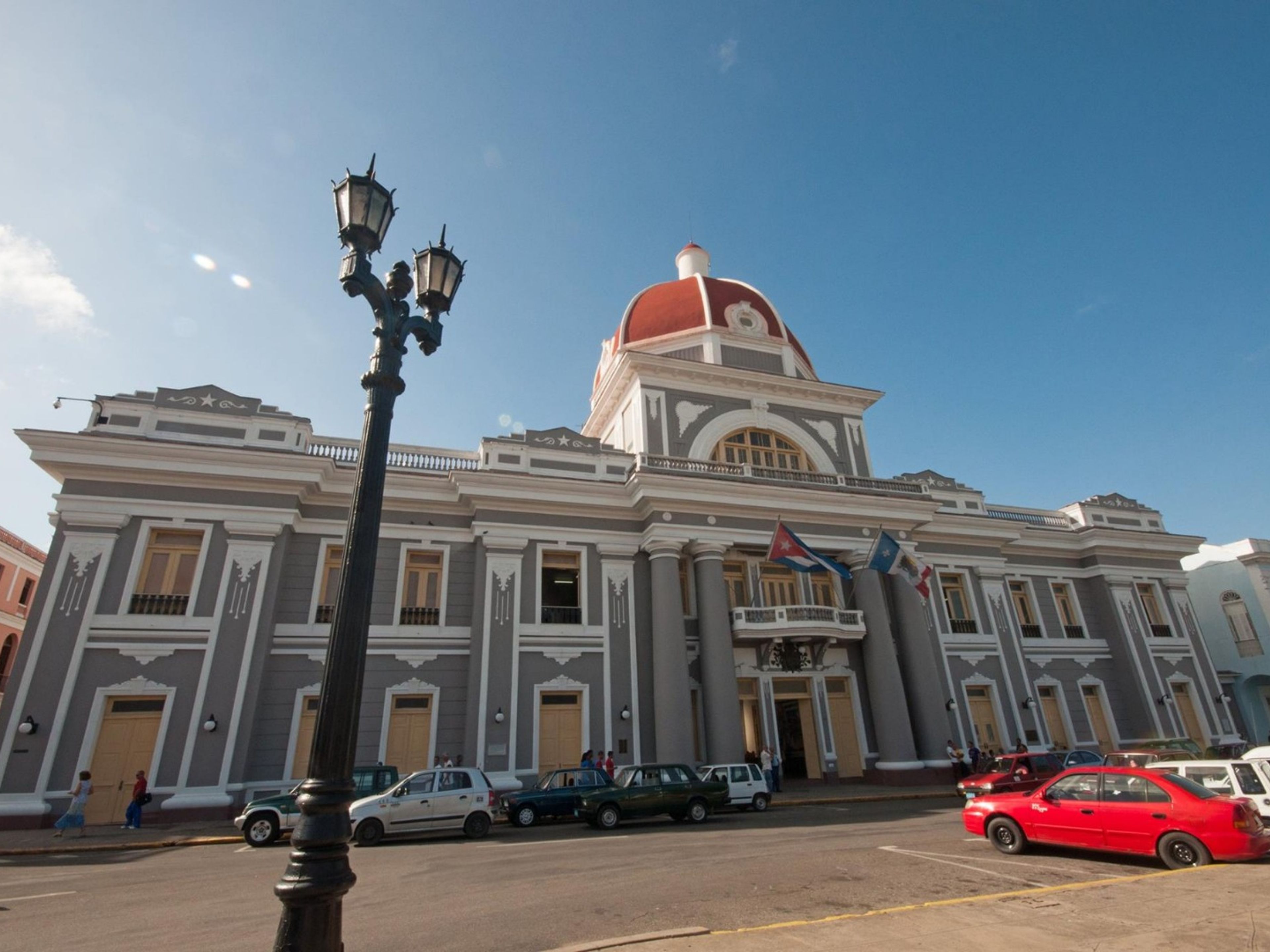 Тур "Тринидад в классических автомобилях". The Goverment palace of Cienfuegos. “Discovering Cienfuegos and Trinidad in Classic Cars” Tour