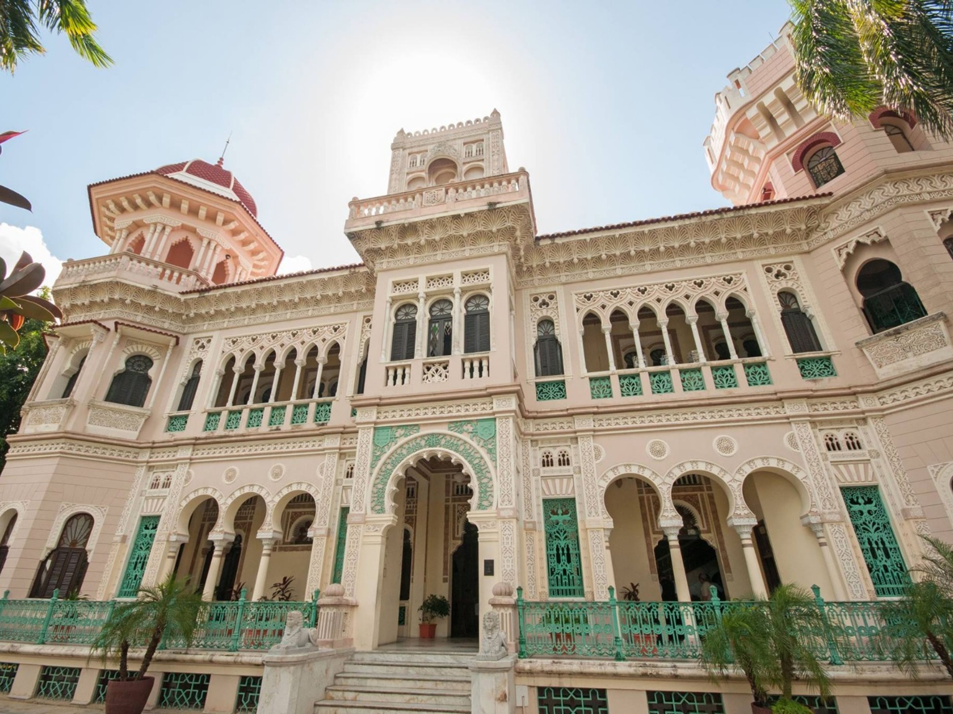 Тур "Тринидад в классических автомобилях". Palacio de Valle panoramic view at Cienfuegos city. “Discovering Cienfuegos and Trinidad in Classic Cars” Tour