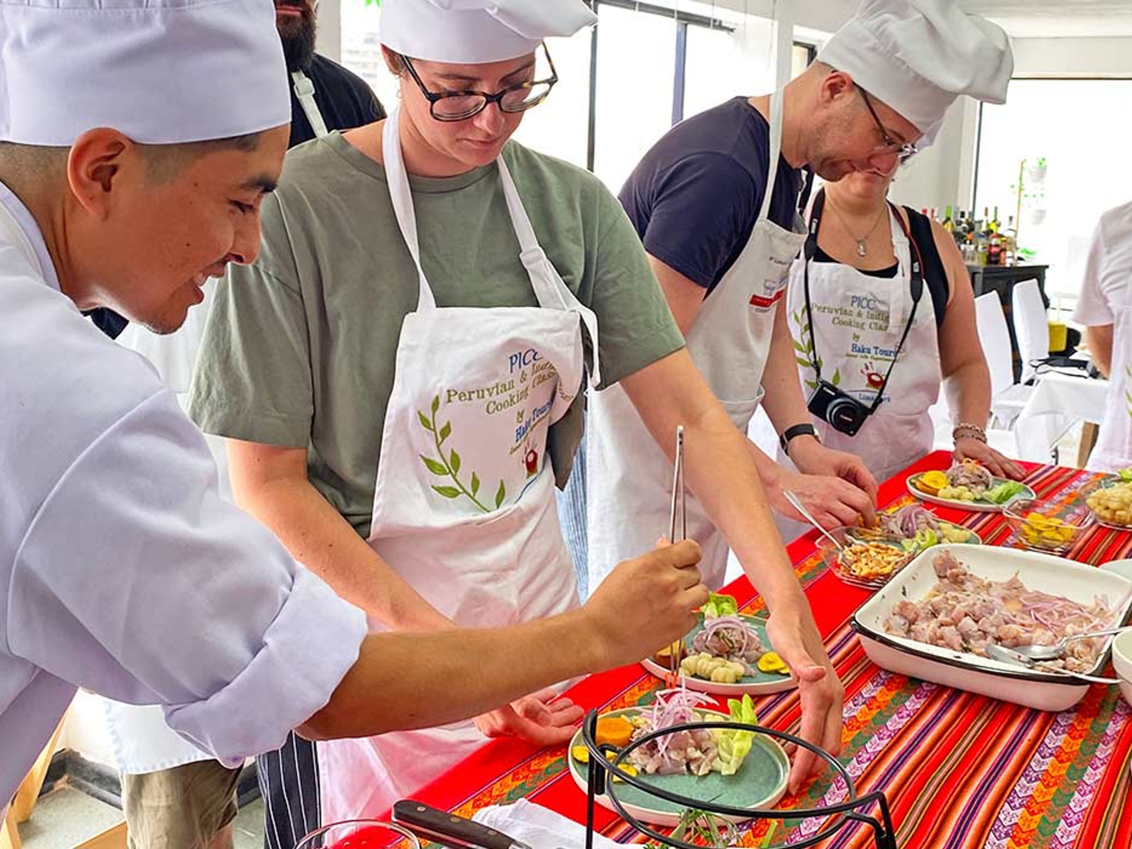 Excursão “AULA DE CULINÁRIA PERUANA E MERCADO LOCAL” (COM DEGUSTAÇÃO DE FRUTAS EXÓTICAS). “PERUVIAN COOKING CLASS AND LOCAL MARKET“ Tour (WITH EXOTIC FRUIT TASTING)